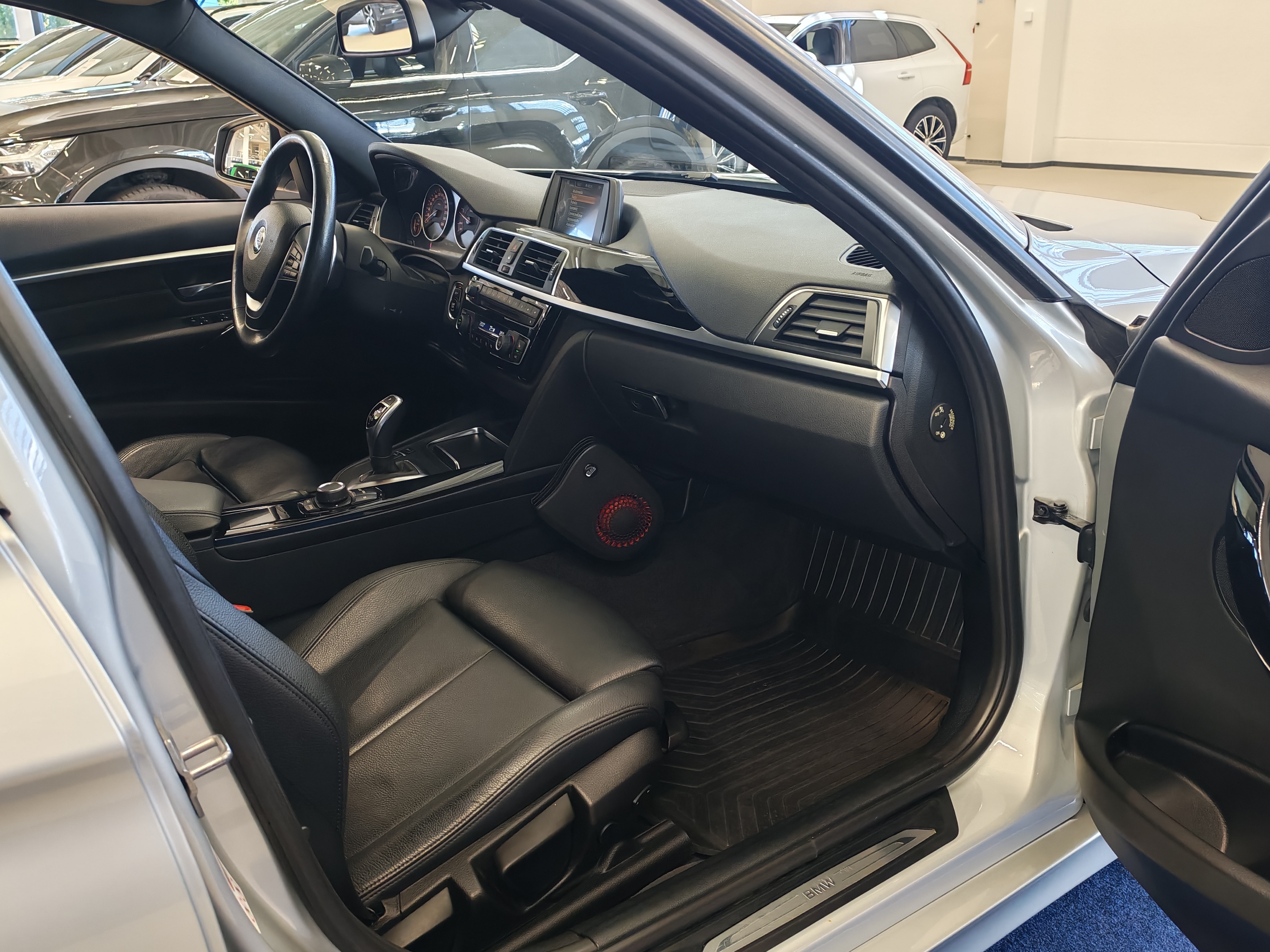 Bmw 320 F30 SEDAN 320D A XDRIVE BUSINESS EXCLUSIVE XDRIVE