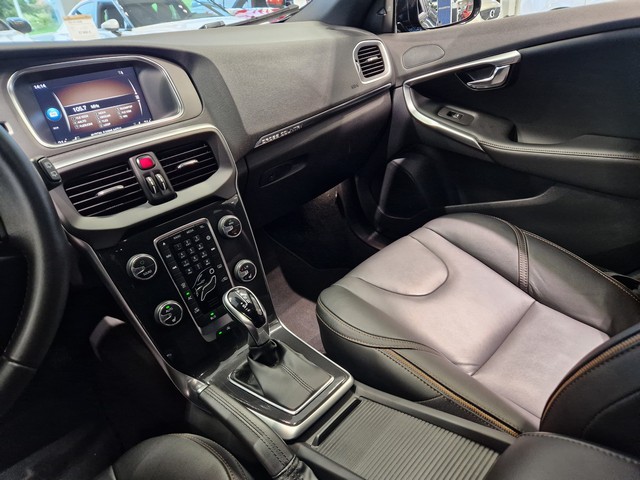 Volvo V40 CROSS COUNTRY T3 BUSINESS PRO AUT TAKUU 24KK/40TKM