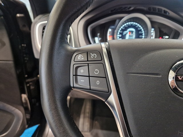 Volvo V40 CROSS COUNTRY T3 BUSINESS PRO AUT TAKUU 24KK/40TKM