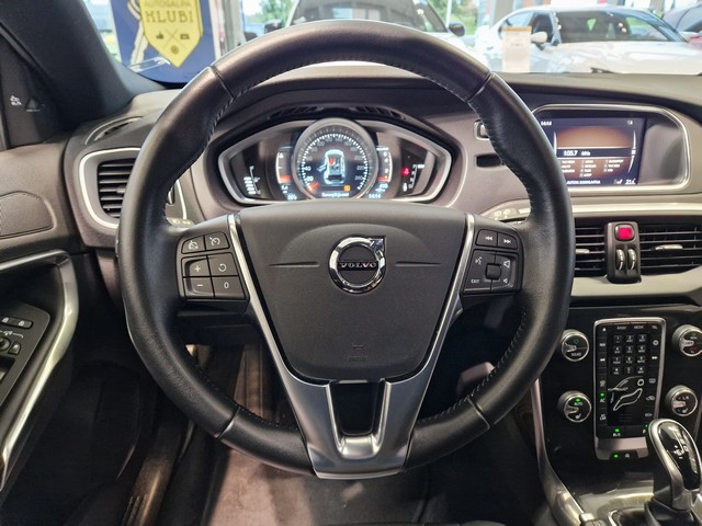 Volvo V40 CROSS COUNTRY T3 BUSINESS PRO AUT TAKUU 24KK/40TKM