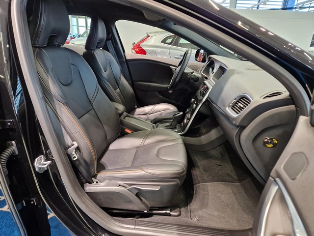 Volvo V40 CROSS COUNTRY T3 BUSINESS PRO AUT TAKUU 24KK/40TKM