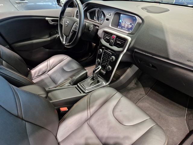 Volvo V40 CROSS COUNTRY T3 BUSINESS PRO AUT TAKUU 24KK/40TKM