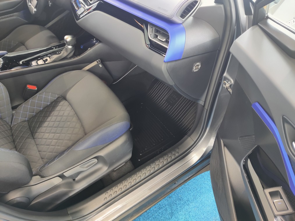 Toyota C-HR 1,8 HYBRID STYLE