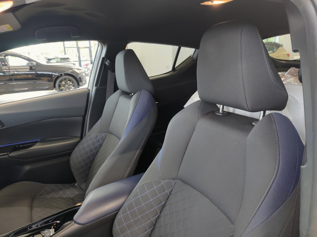 Toyota C-HR 1,8 HYBRID STYLE
