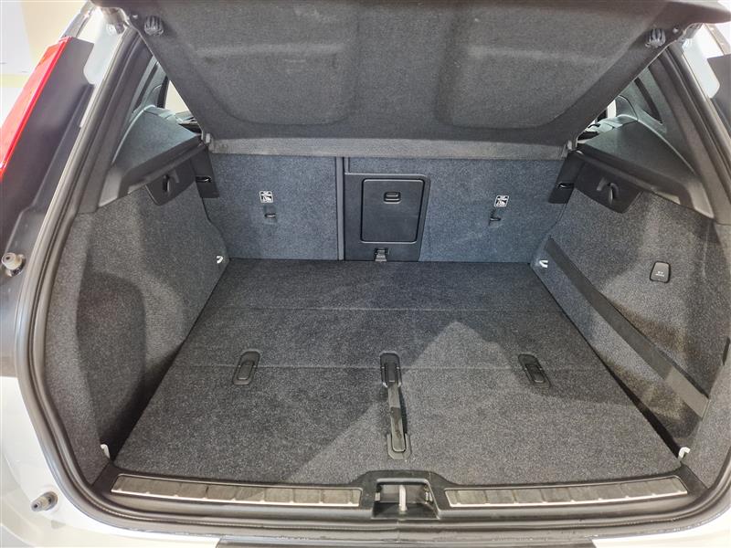 Volvo XC40 T4 BUSINESS R-DESIGN AUT.TAKUU12KK/20TKM