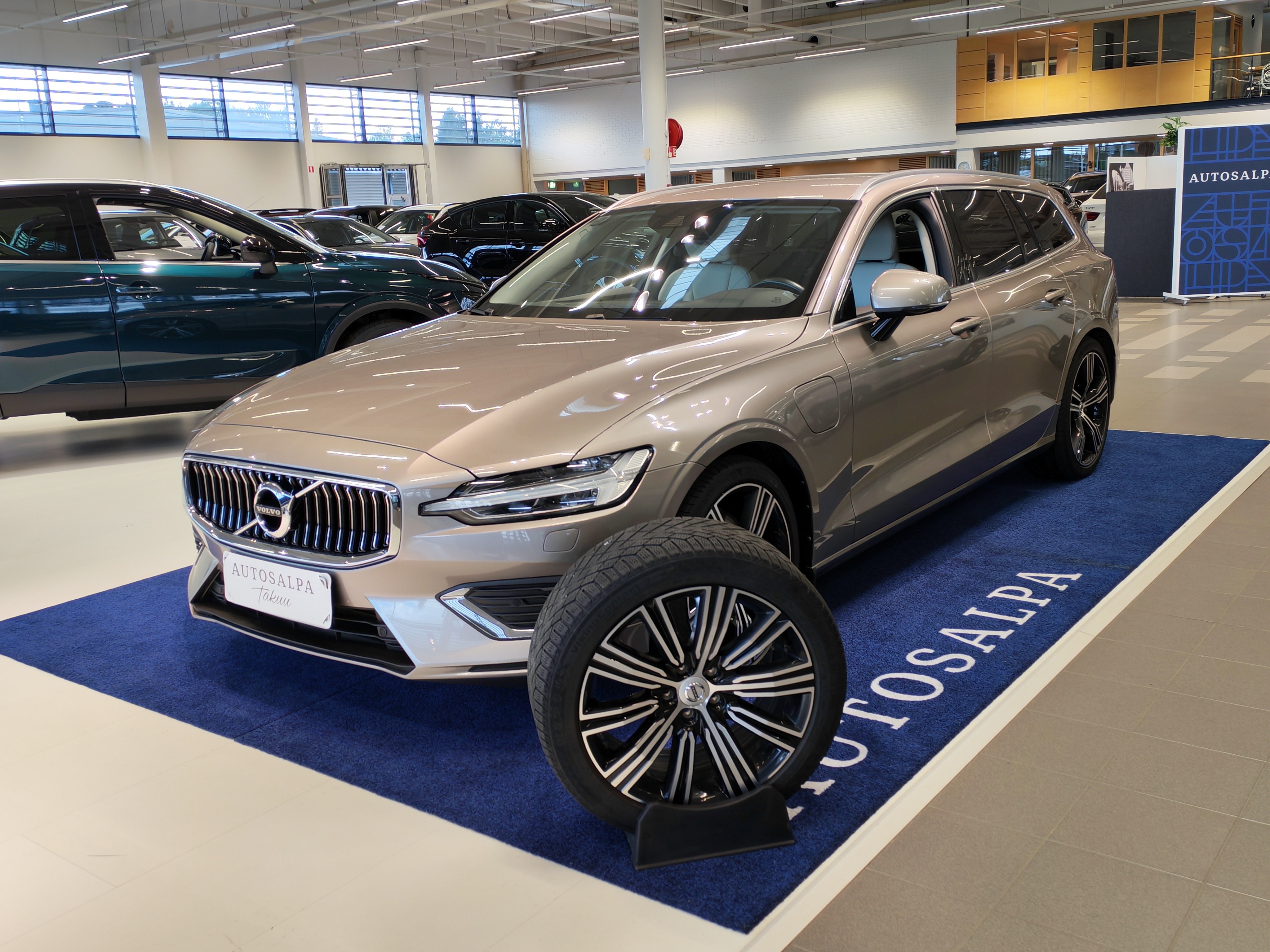 Volvo V60 2020, kuva 2/18