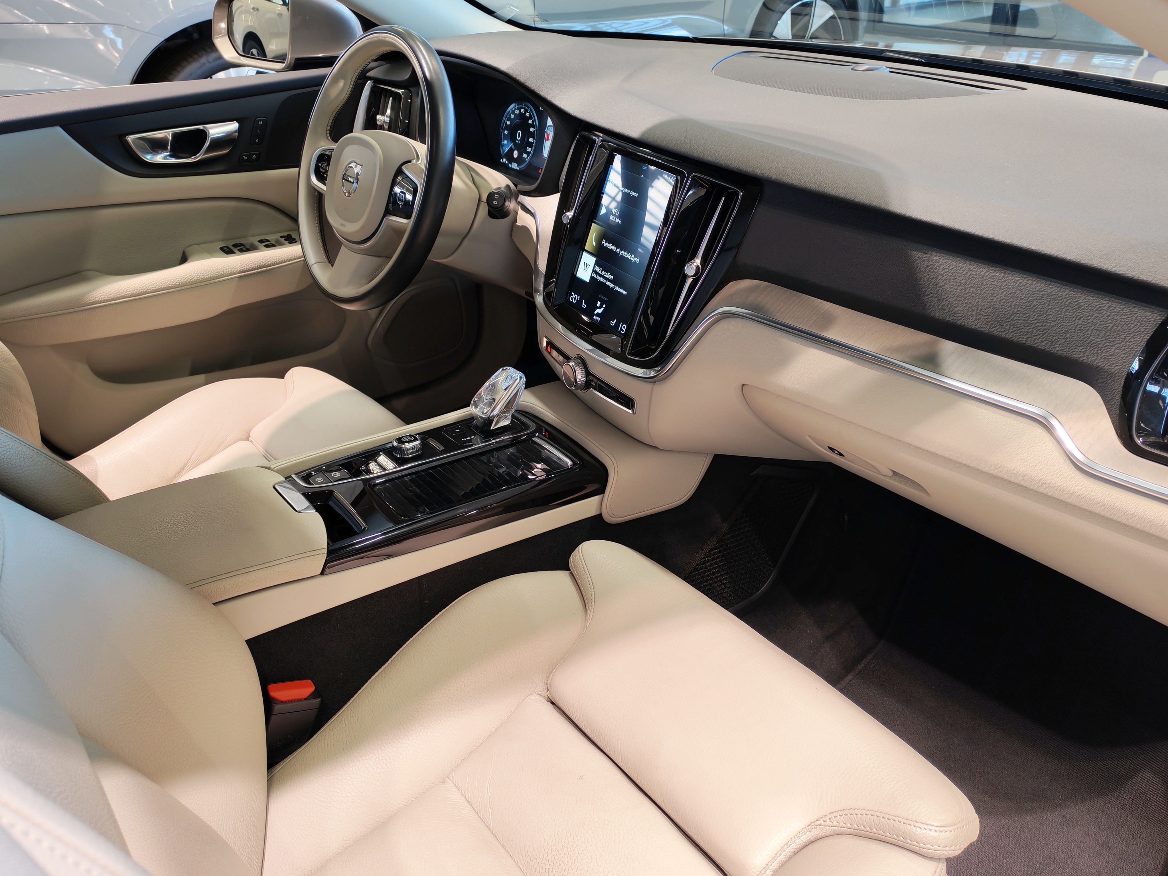 Volvo V60 2020, kuva 7/18