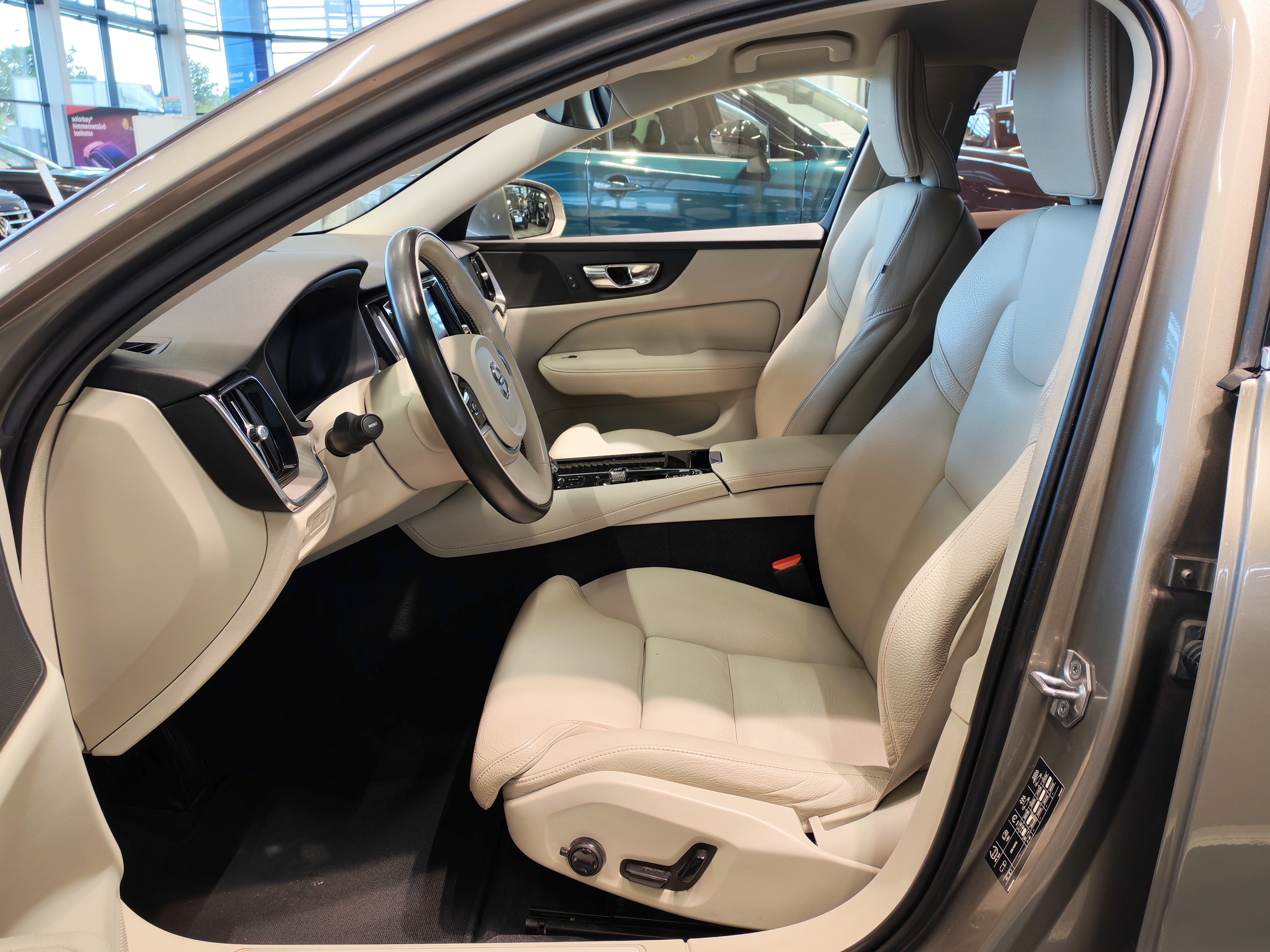 Volvo V60 T8 TWE AWD INSCRIPTION TAKUU 12KK/20TKM