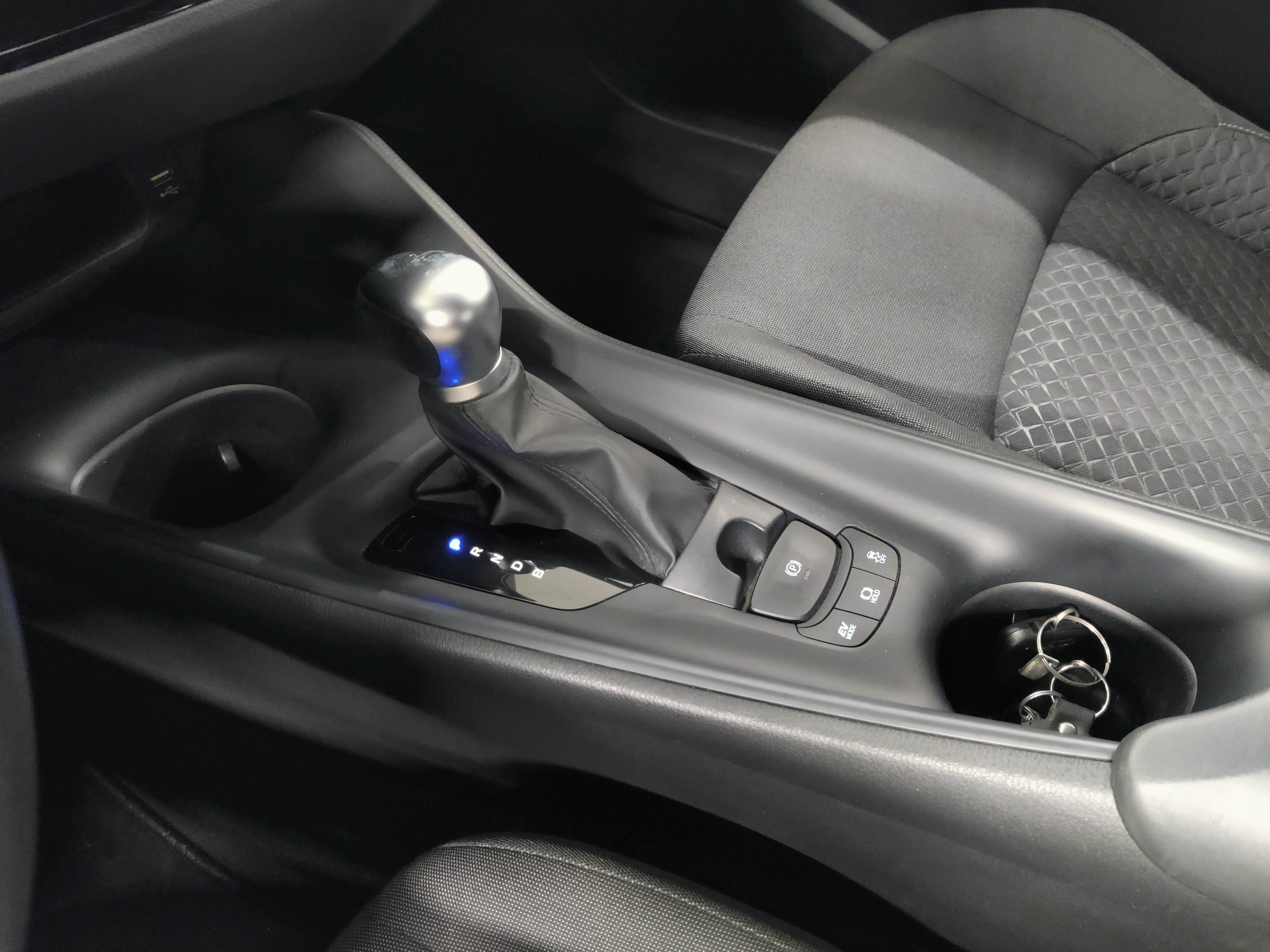 Toyota C-HR 1,8 HYBRID ACTIVE EDITION