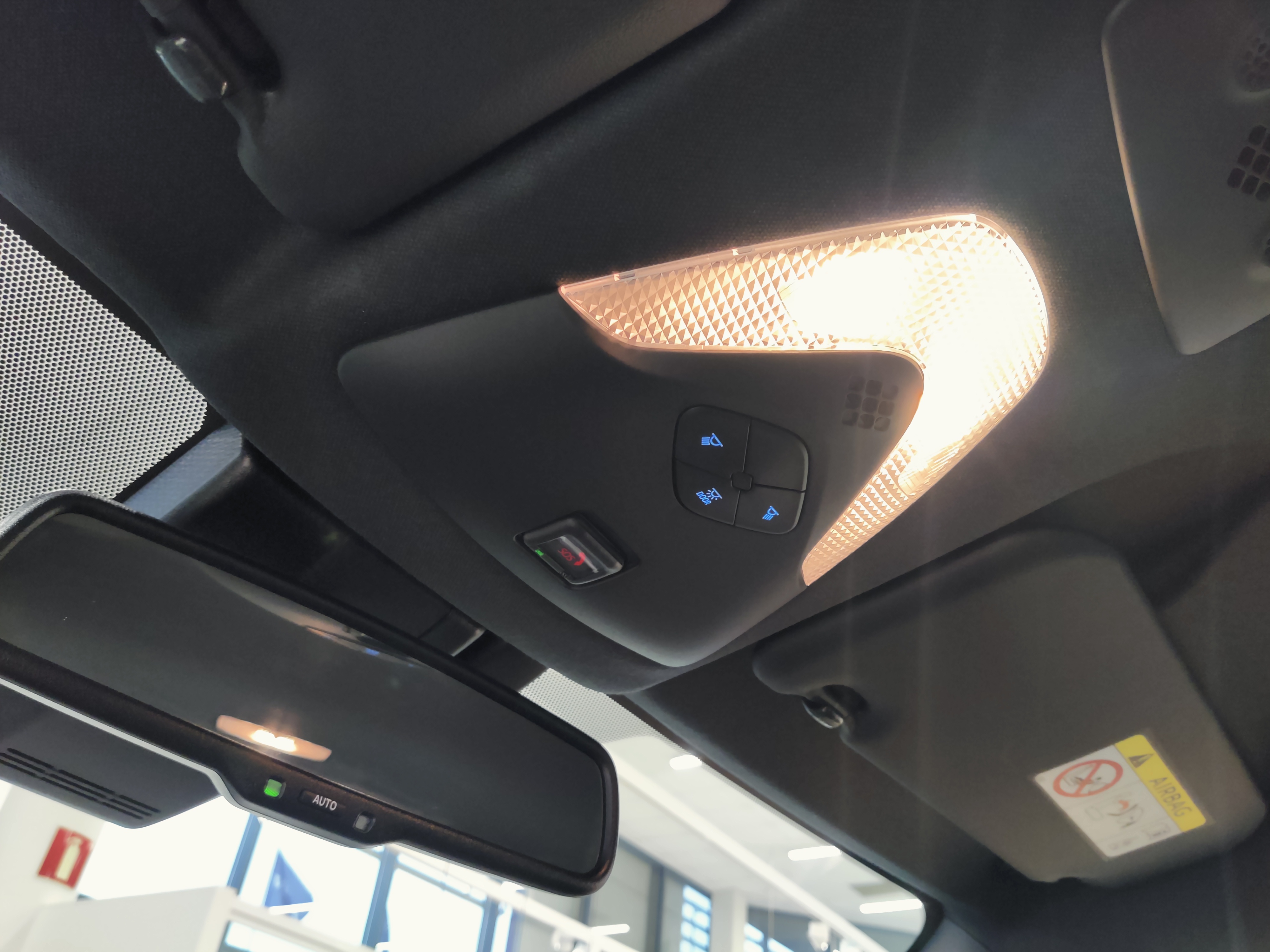 Toyota C-HR 1,8 HYBRID ACTIVE EDITION TAKUU 12KK/20TKM