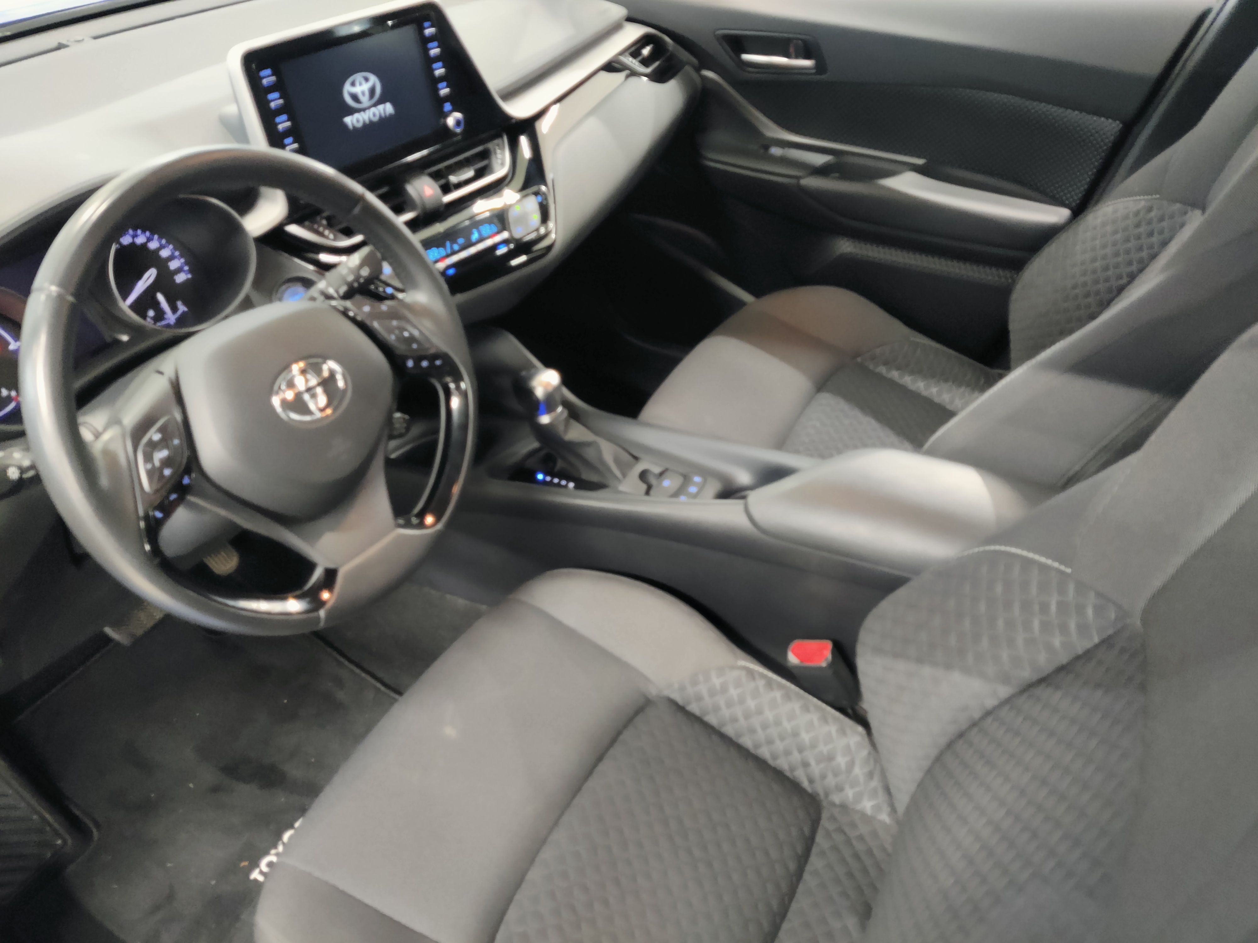 Toyota C-HR 1,8 HYBRID ACTIVE EDITION