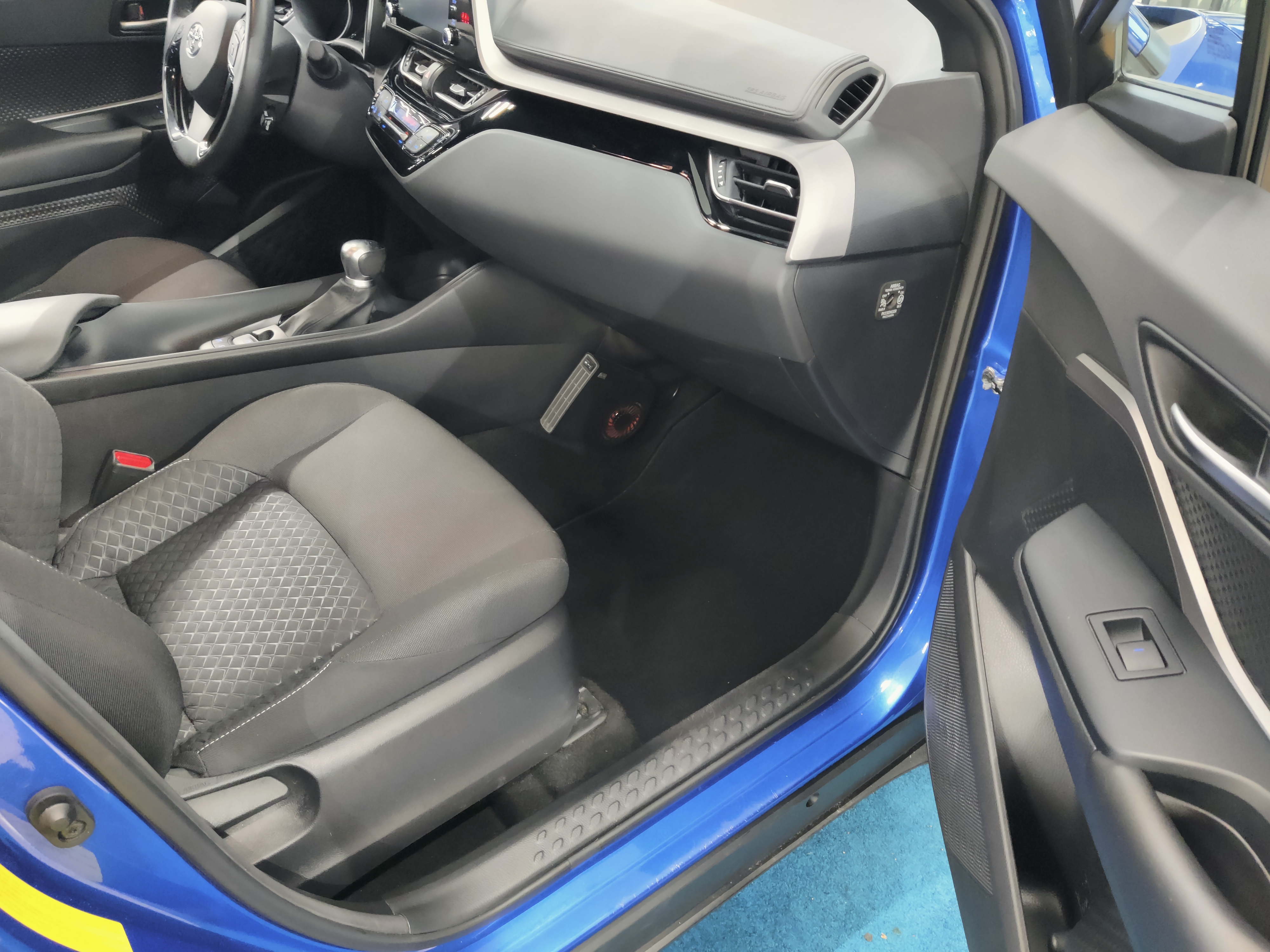Toyota C-HR 1,8 HYBRID ACTIVE EDITION