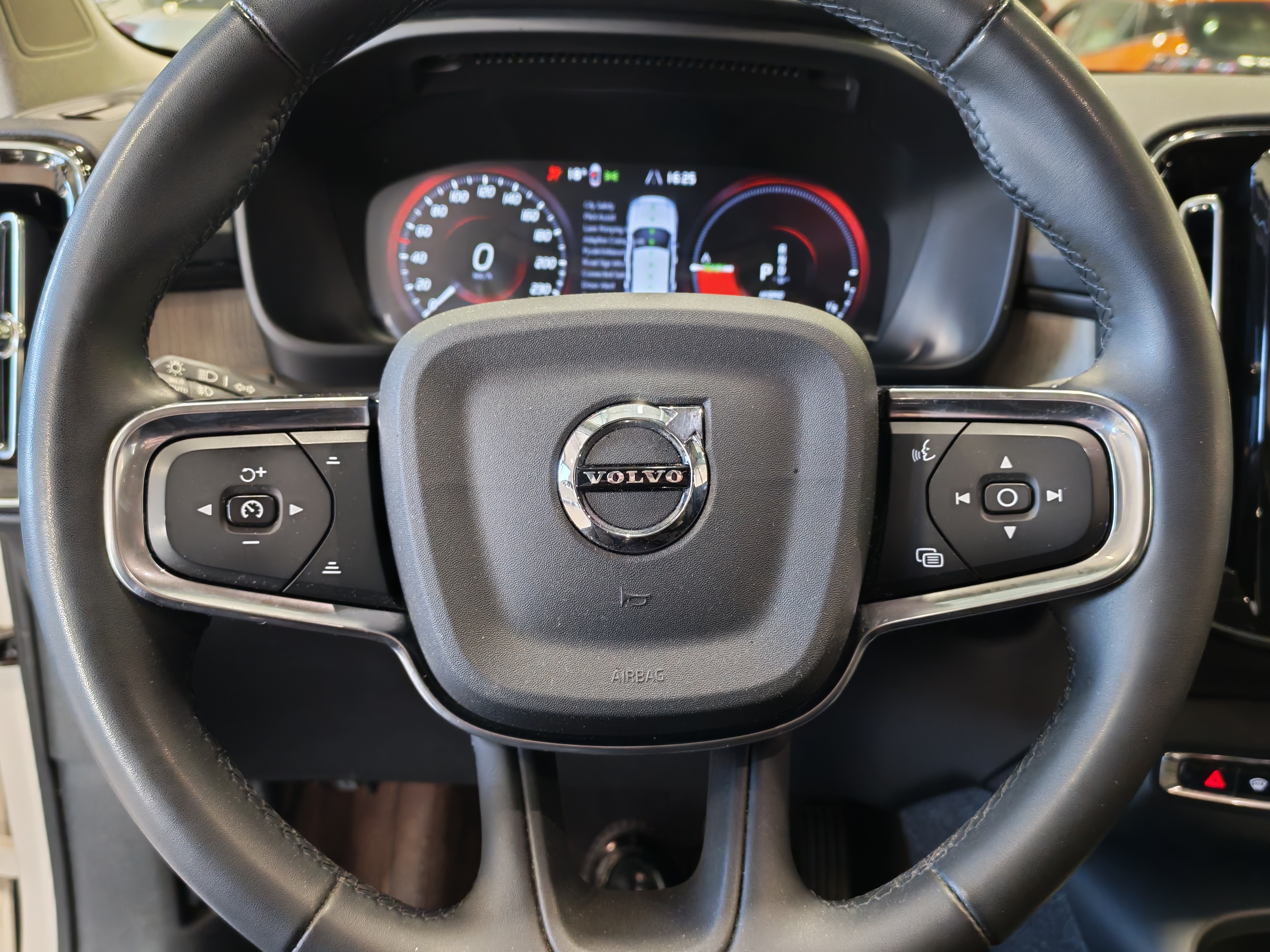 Volvo XC40 2022, kuva 5/18