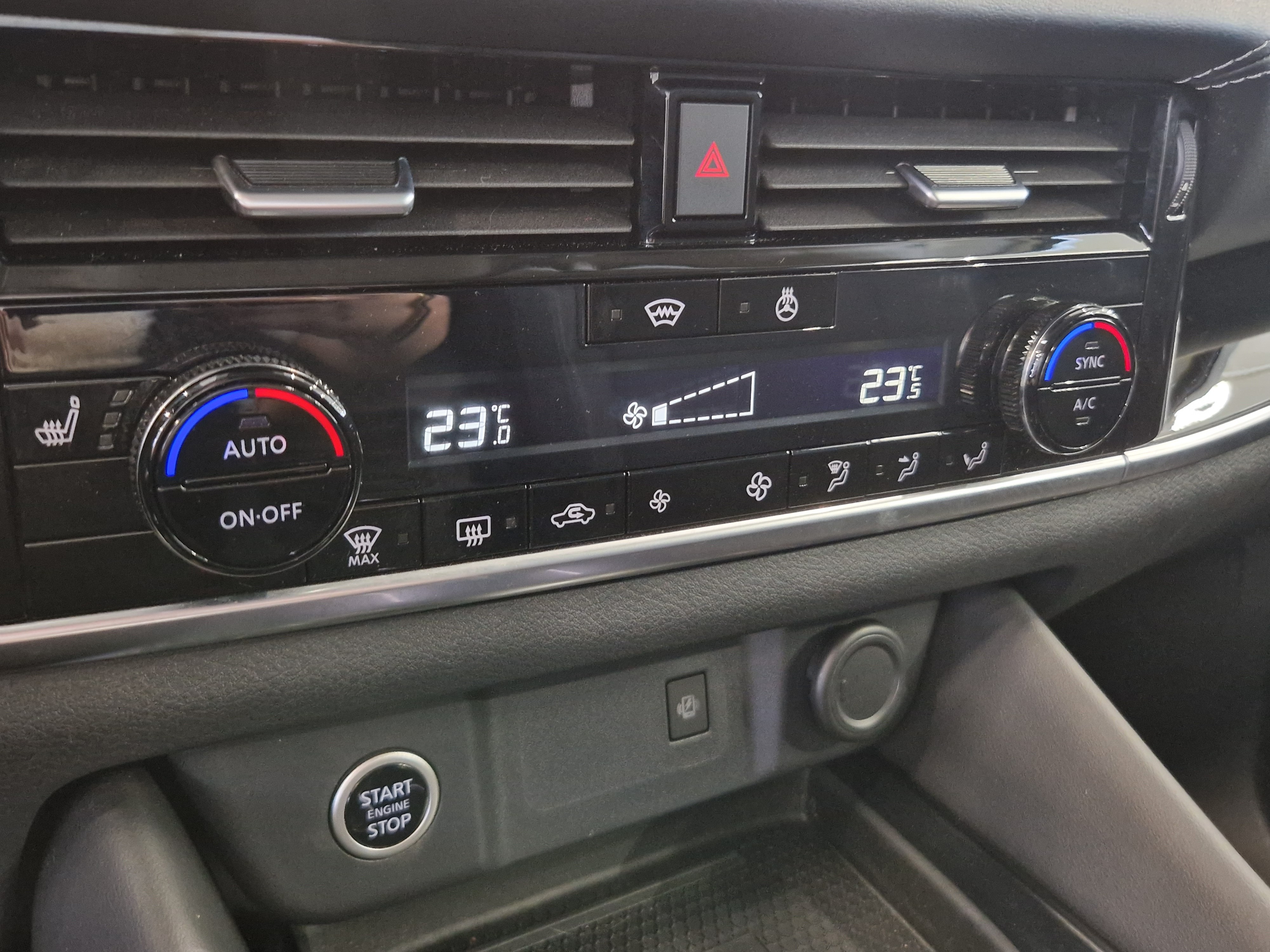 Nissan QASHQAI MHEV 158 XTRONIC 2WD N-CONNECTA TAKUU 24KK/40TKM