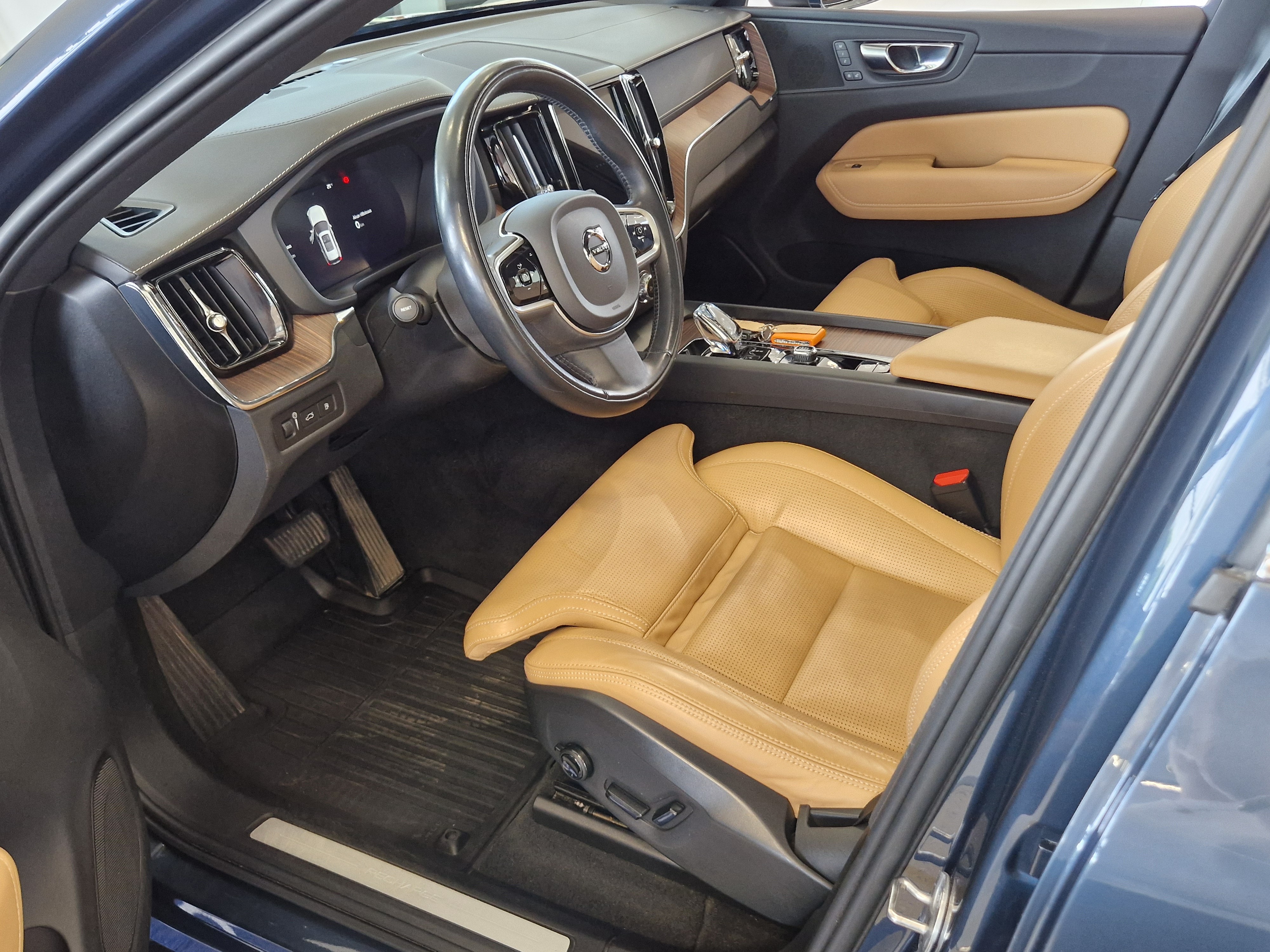 Volvo XC60 T8 AWD LONG RANGE INSCRIPTION TAKUU 24KK/40TKM