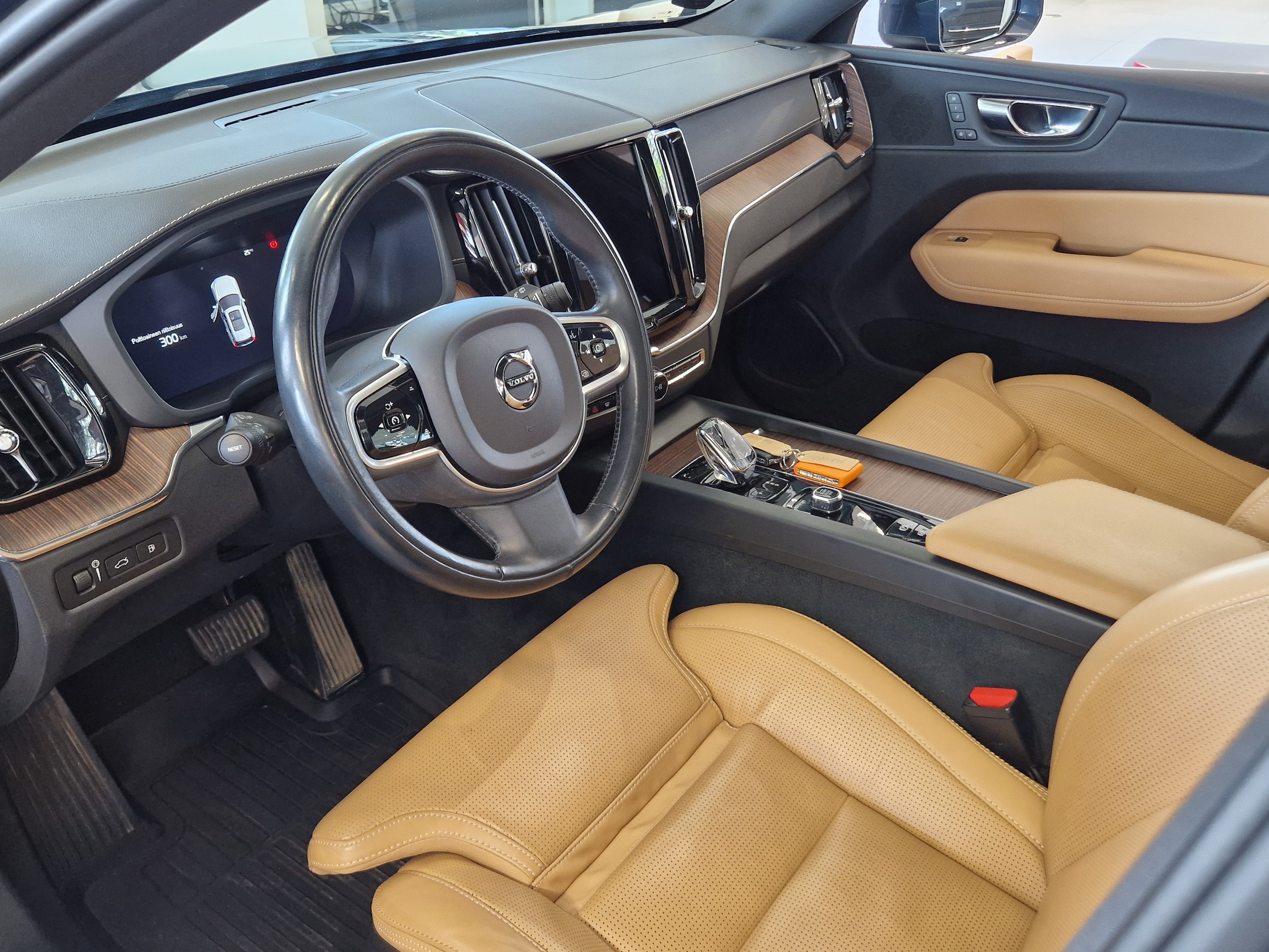 Volvo XC60 2022, kuva 4/21