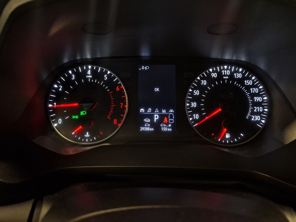 Renault CAPTUR TCE 140 EDC MILD HYBRID TAKUU 24KK/40TKM.