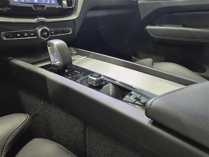 Volvo XC60 T8 AWD LONG RANGE PLUS BRIGHT TAKUU 24KK/40TKM