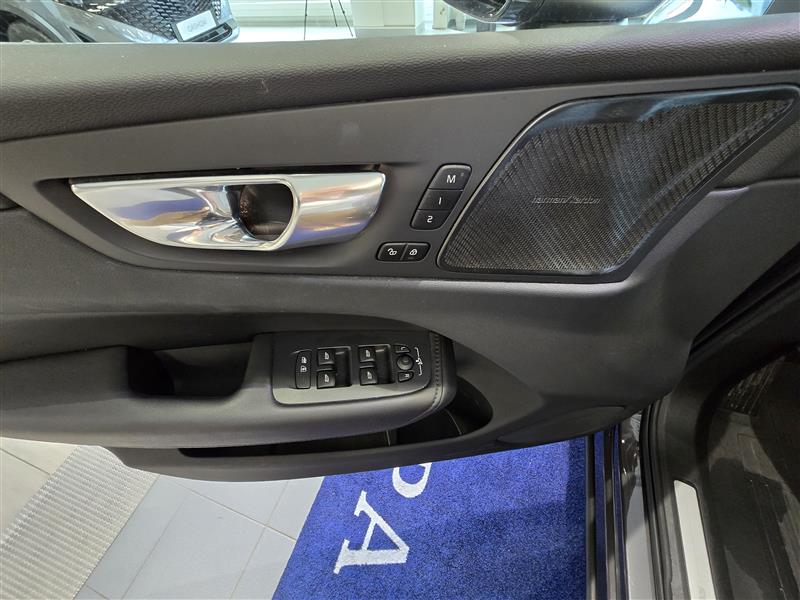 Volvo XC60 T8 AWD LONG RANGE PLUS BRIGHT TAKUU 24KK/40TKM