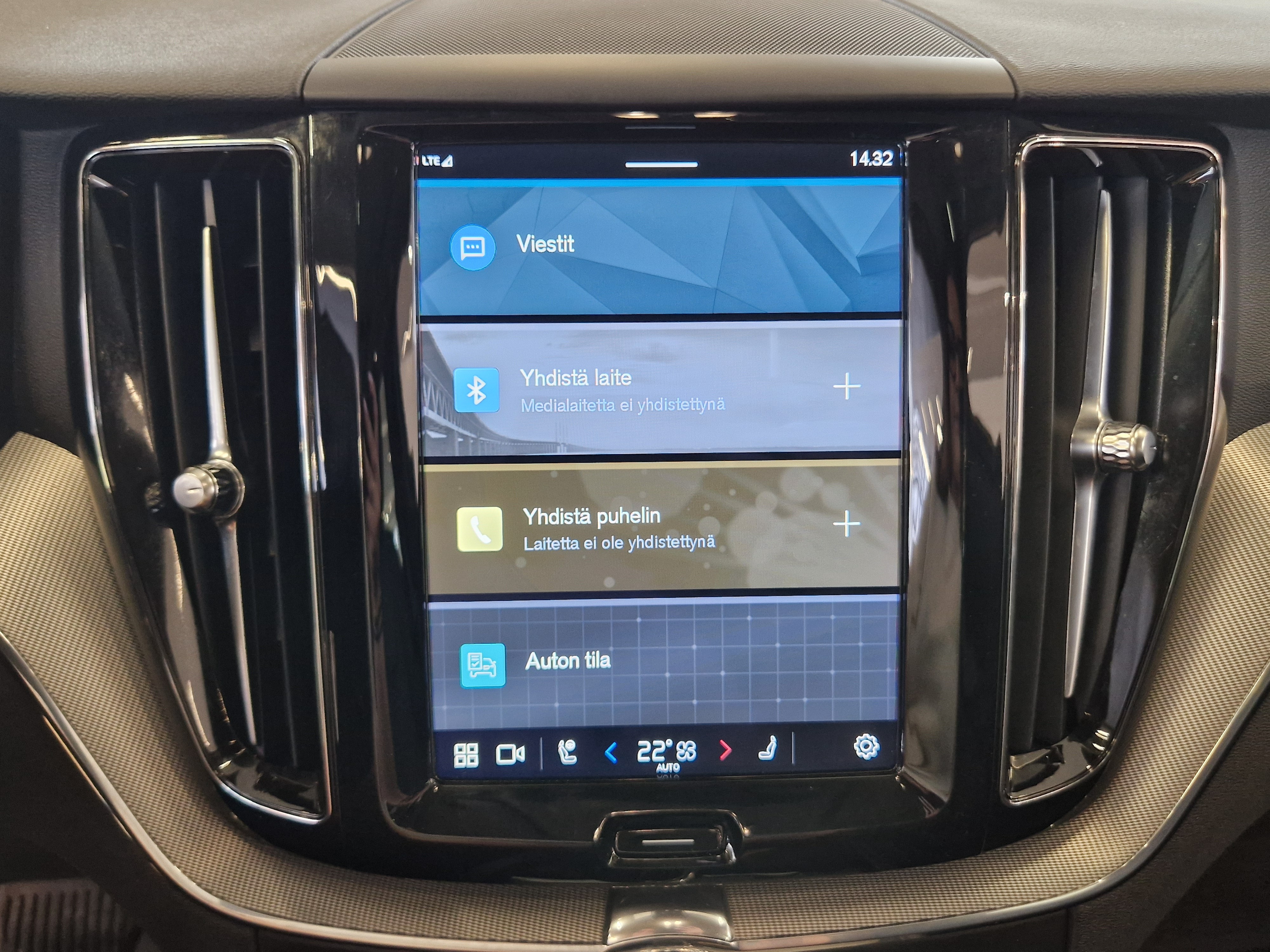 Volvo XC60 T8 AWD LONG RANGE PLUS DARK TAKUU 24KK/40TKM