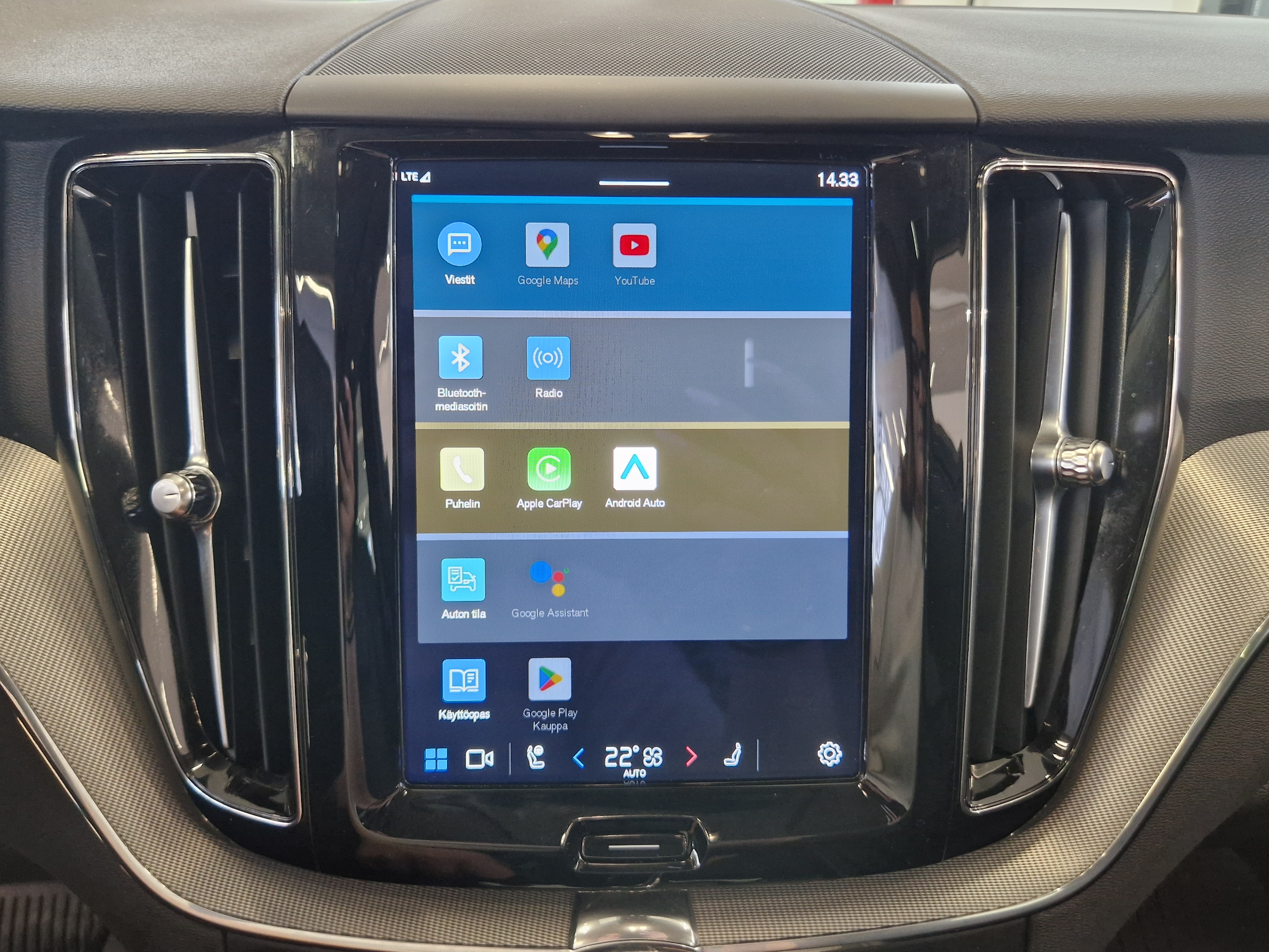 Volvo XC60 T8 AWD LONG RANGE PLUS DARK TAKUU 24KK/40TKM