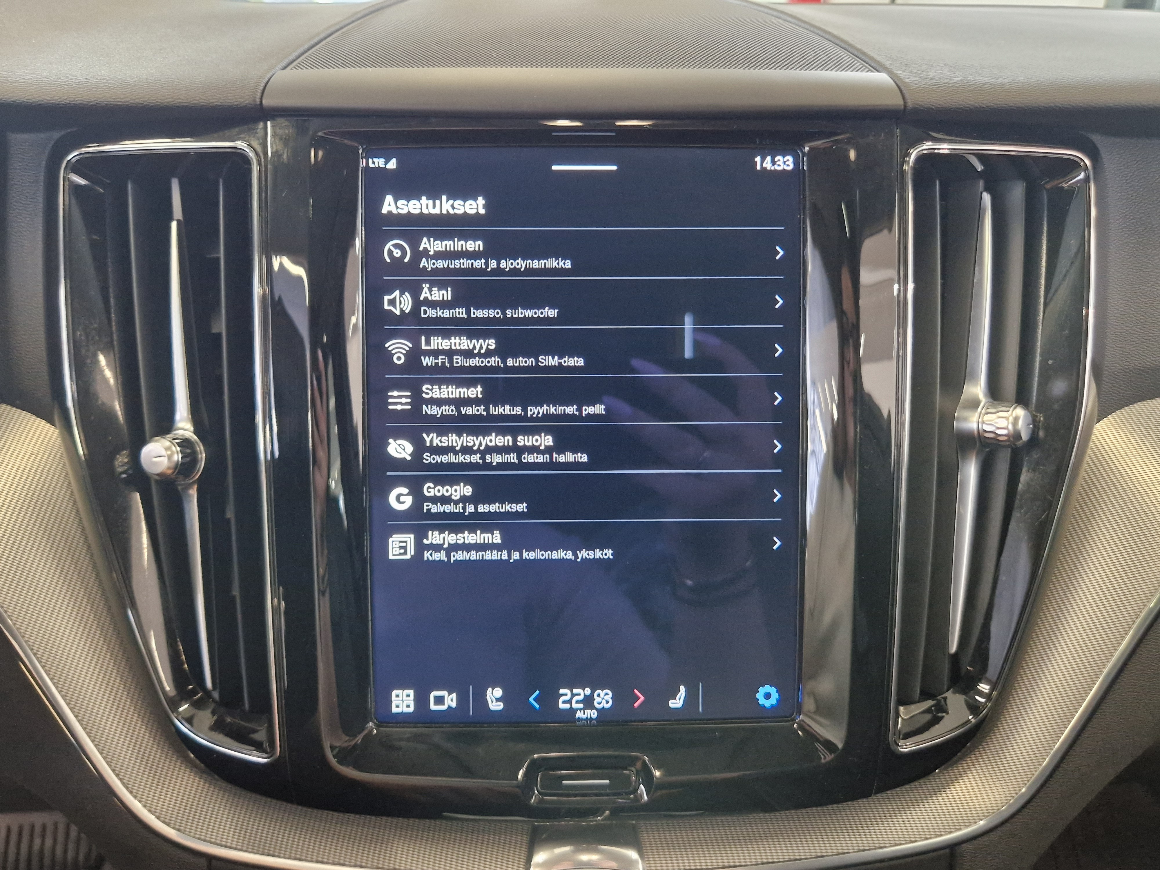 Volvo XC60 T8 AWD LONG RANGE PLUS DARK TAKUU 24KK/40TKM