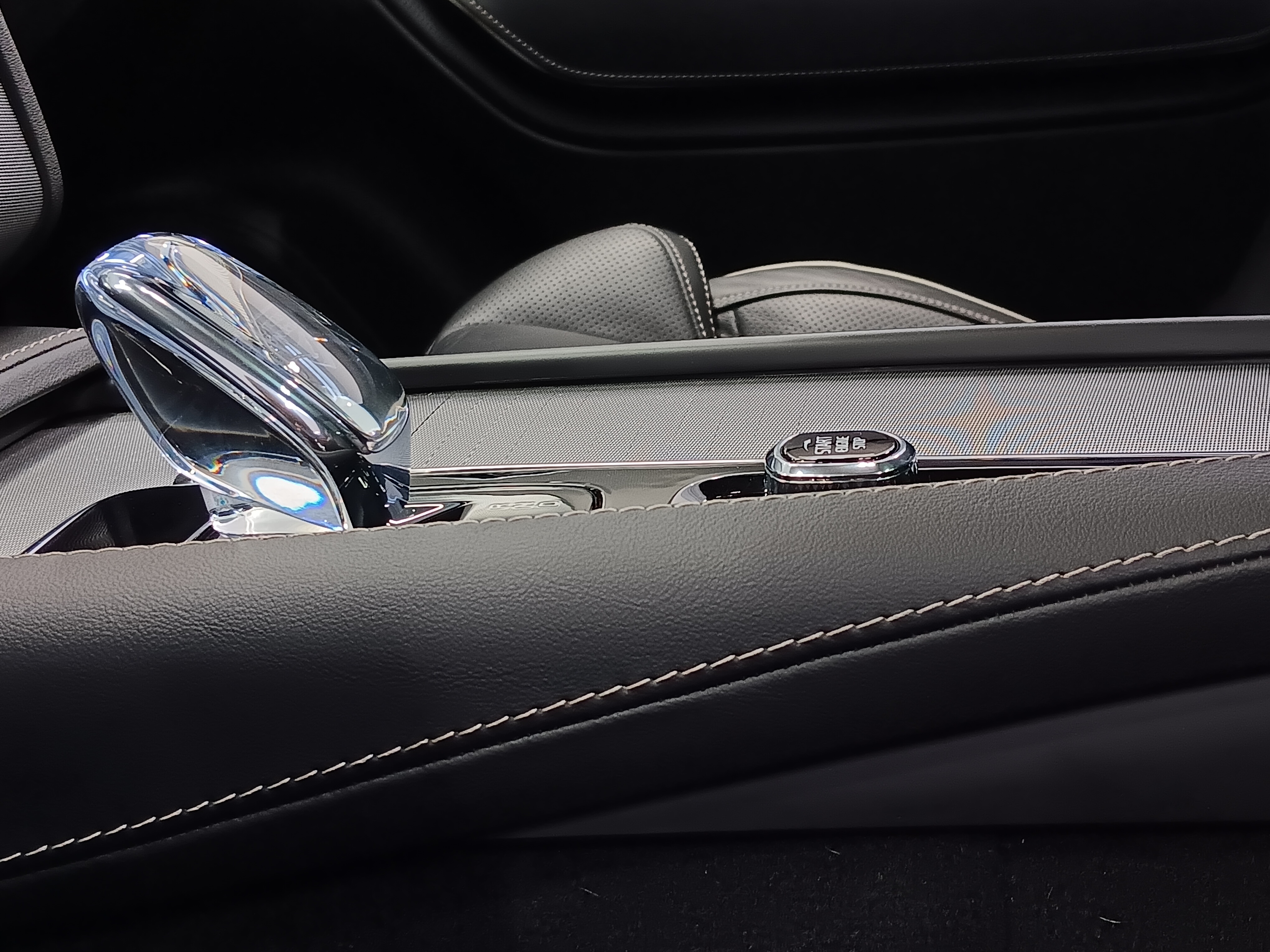 Volvo XC90 T8 AWD LONG RANGE HIGH PERFORMANCE ULTIMATE DARK A