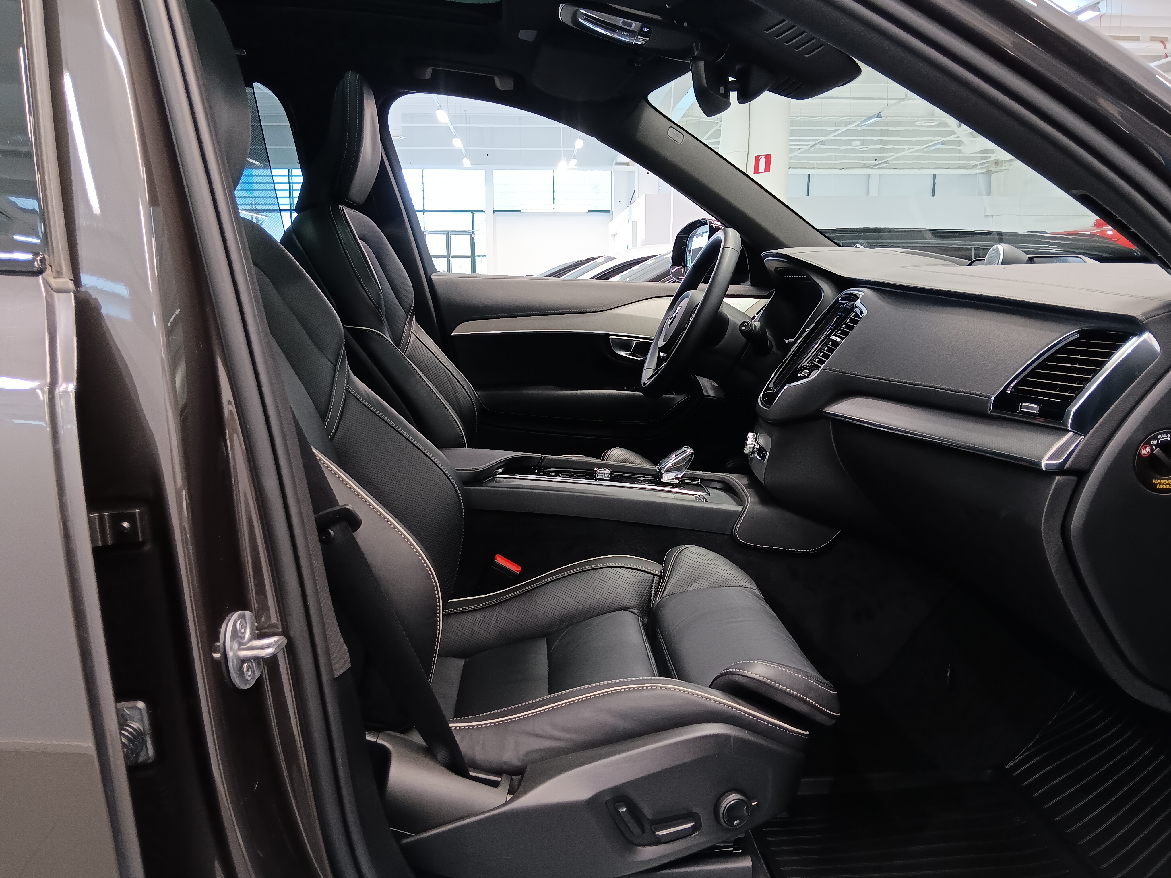 Volvo XC90 T8 AWD LONG RANGE HIGH PERFORMANCE ULTIMATE DARK A