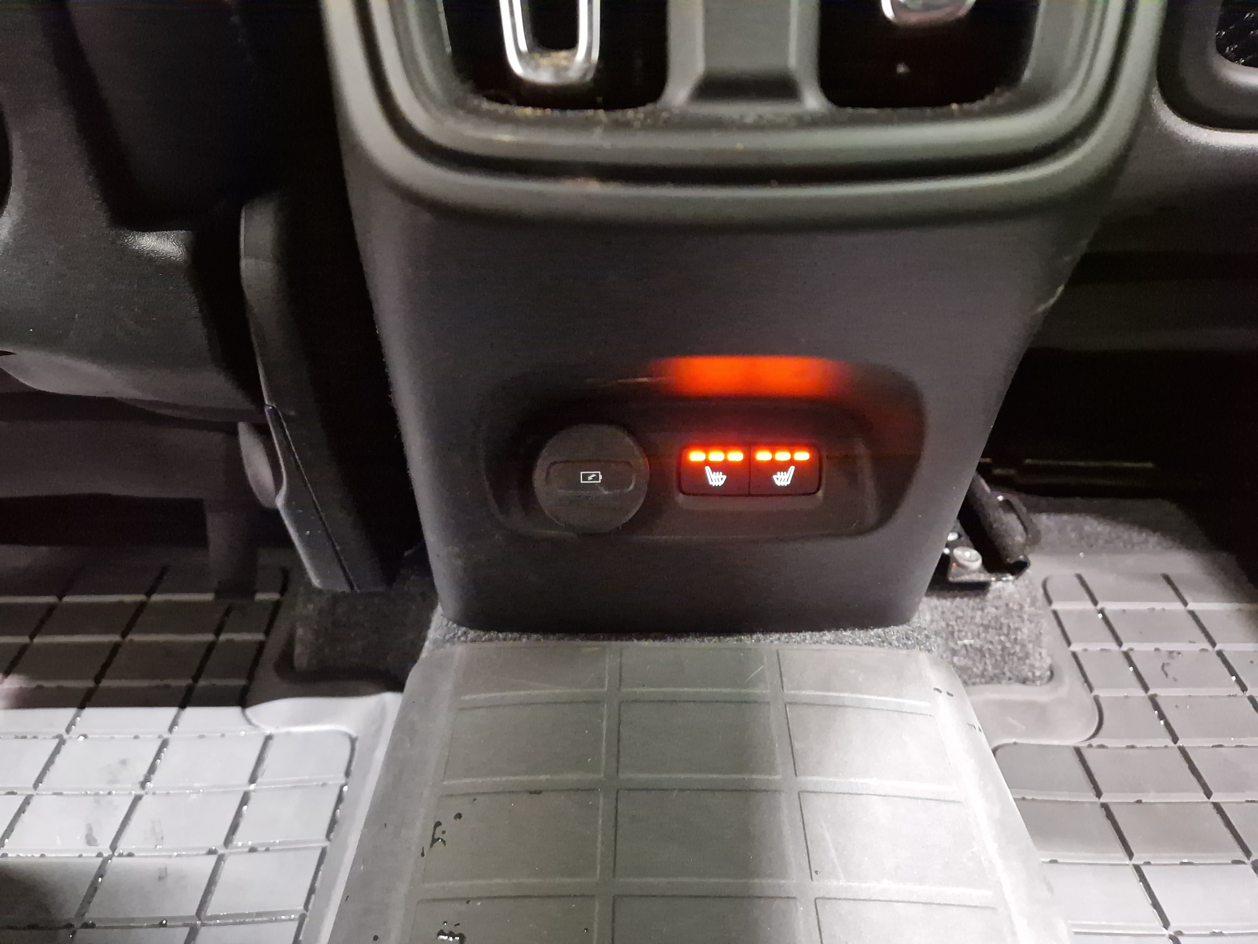 Volvo XC40 B3 MHEV EDITION PLUS DCT AUT TAKUU 24KK/40TKM