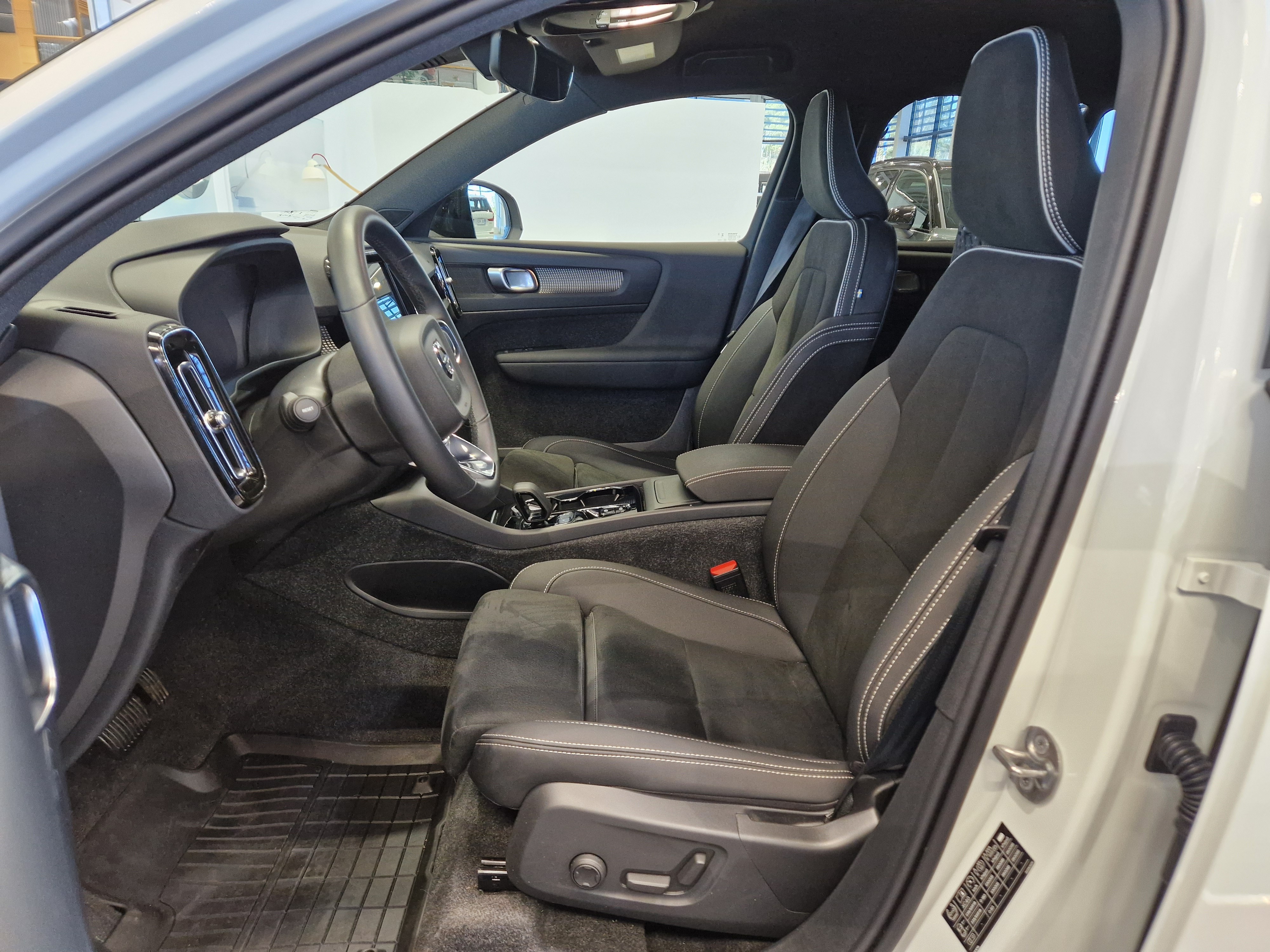 Volvo XC40 B3 MHEV EDITION PLUS DCT AUT TAKUU 24KK/40TKM