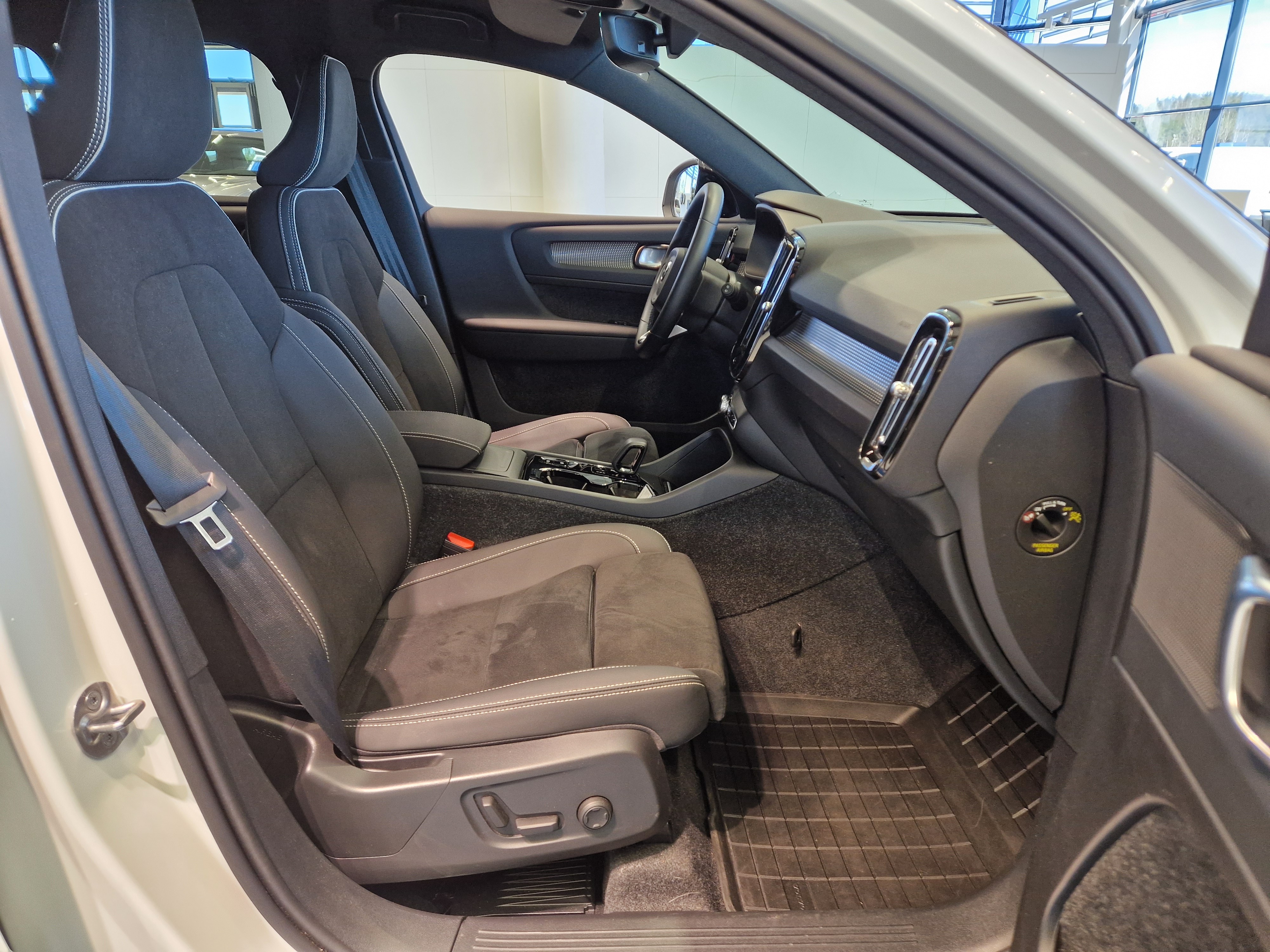 Volvo XC40 B3 MHEV EDITION PLUS DCT AUT TAKUU 24KK/40TKM