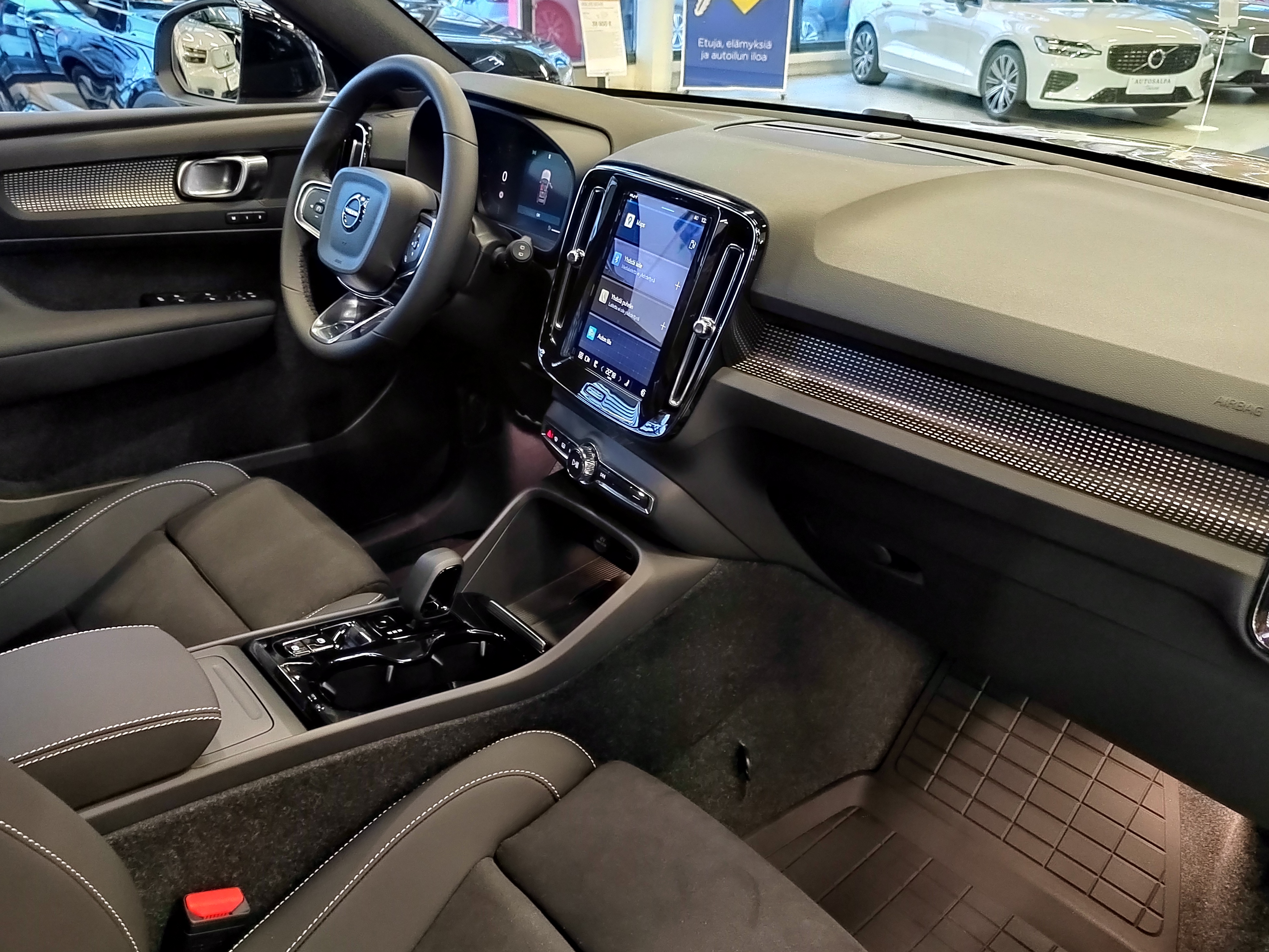 Volvo XC40 B3 MHEV EDITION PLUS DCT AUT. TAKUU 24KK/40TKM.