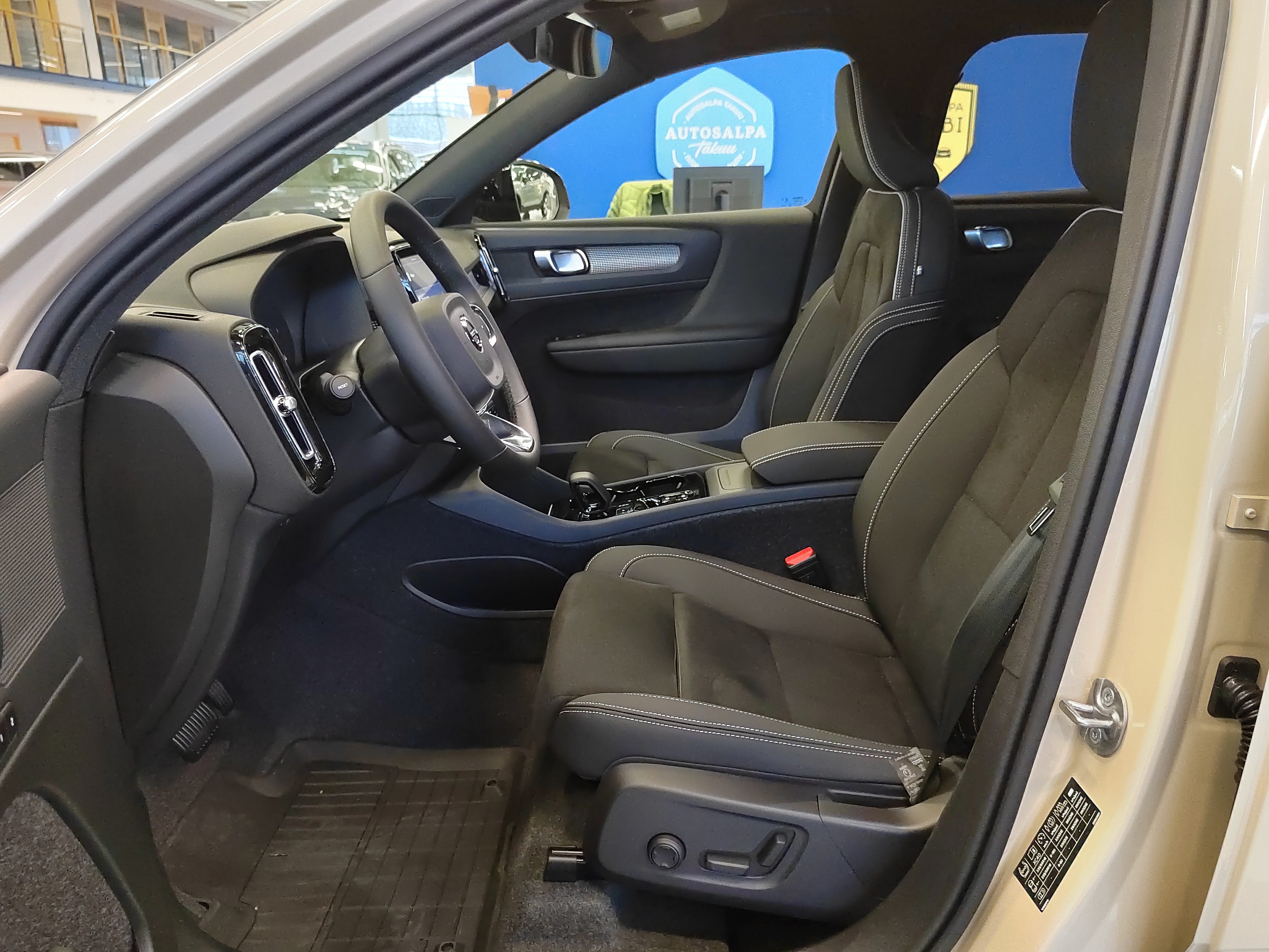 Volvo XC40 B3 MHEV EDITION PLUS DCT AUT. TAKUU 24KK/40TKM.