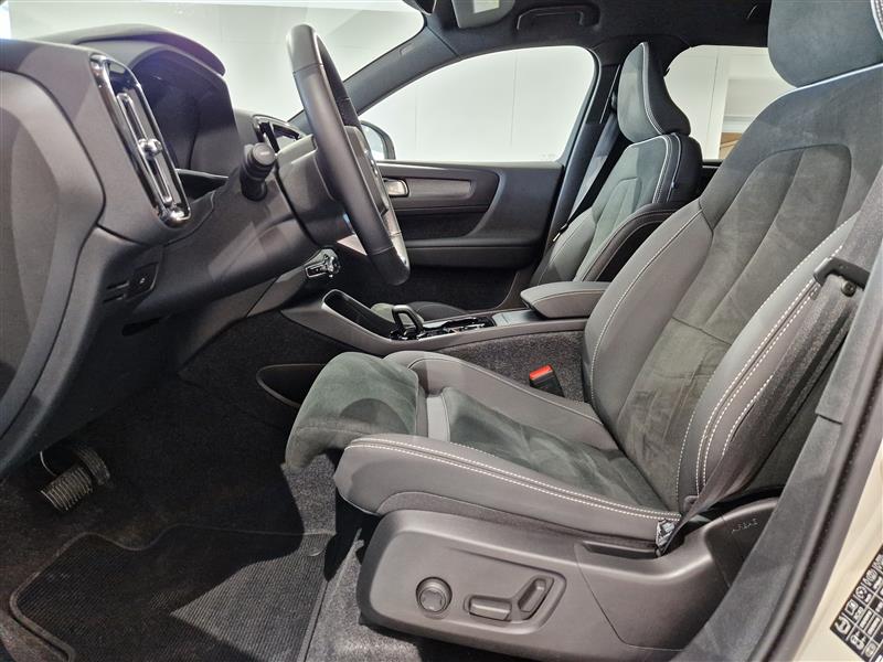 Volvo XC40 2025, kuva 5/25