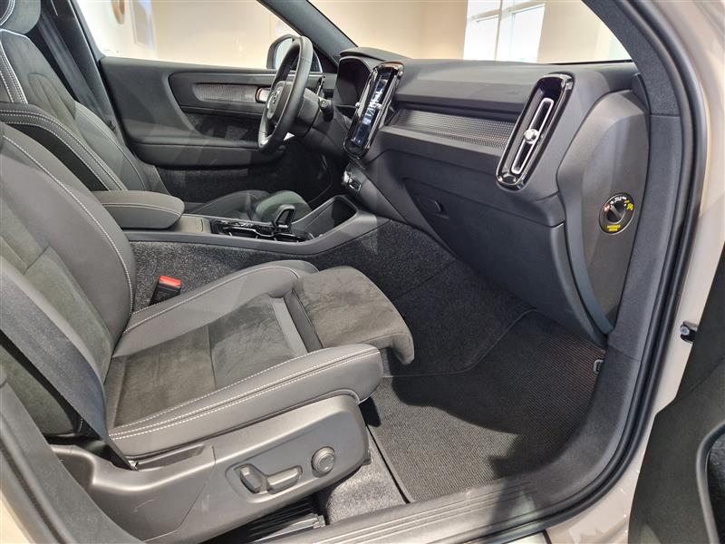 Volvo XC40 2025, kuva 7/25