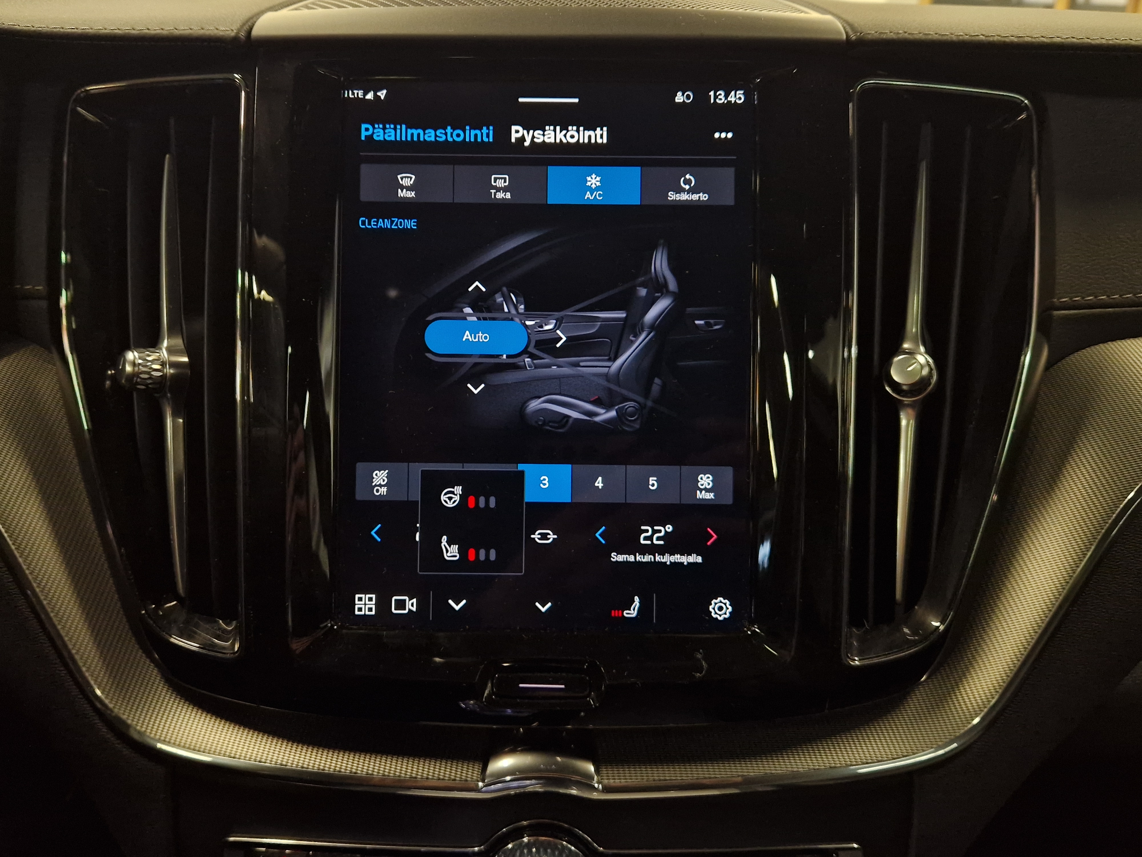 Volvo XC60 T8 AWD LONG RANGE ULTRA DARK TAKUU 24KK/40TKM