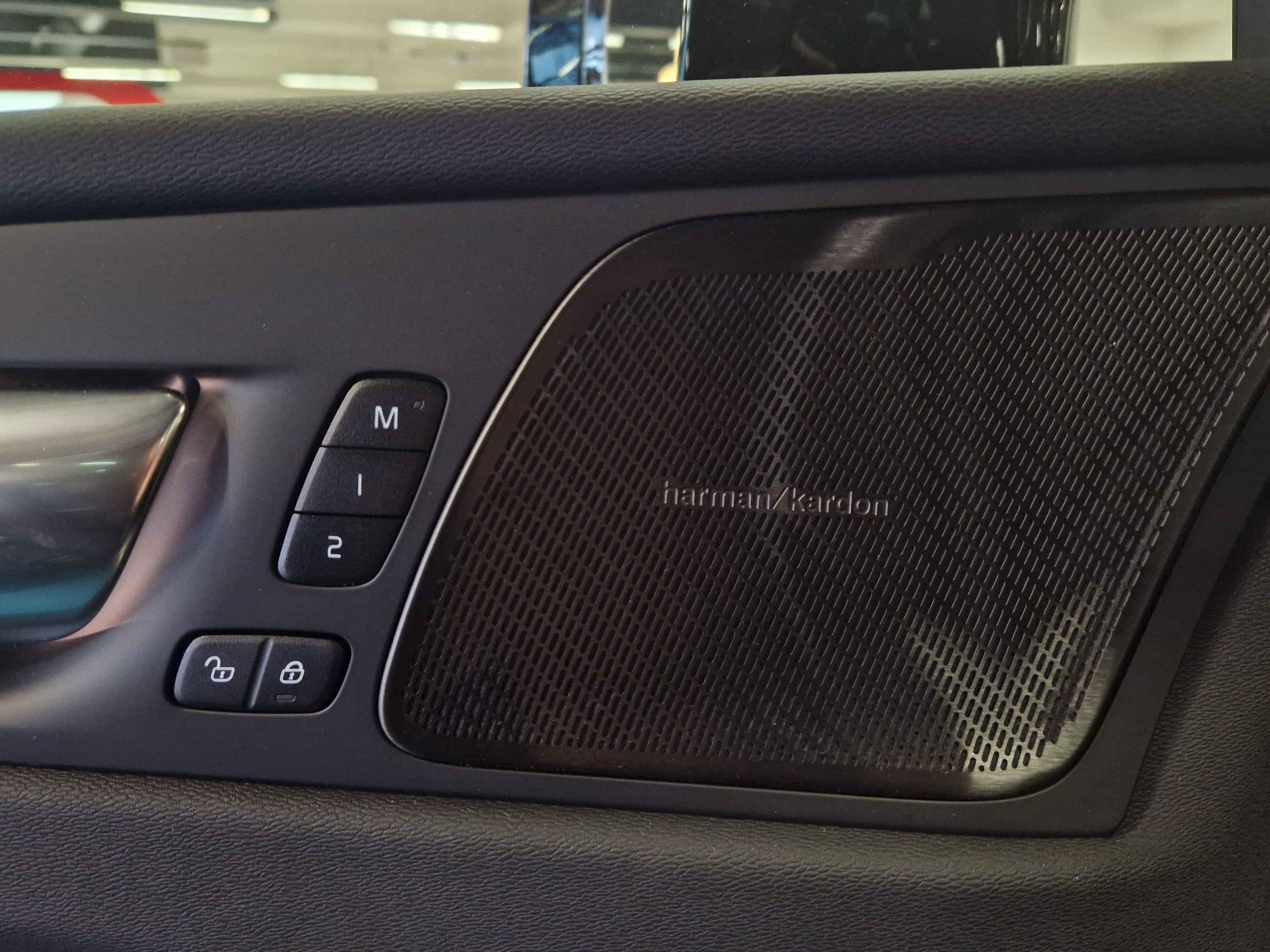 Volvo XC60 T8 AWD LONG RANGE ULTRA DARK TAKUU 24KK/40TKM