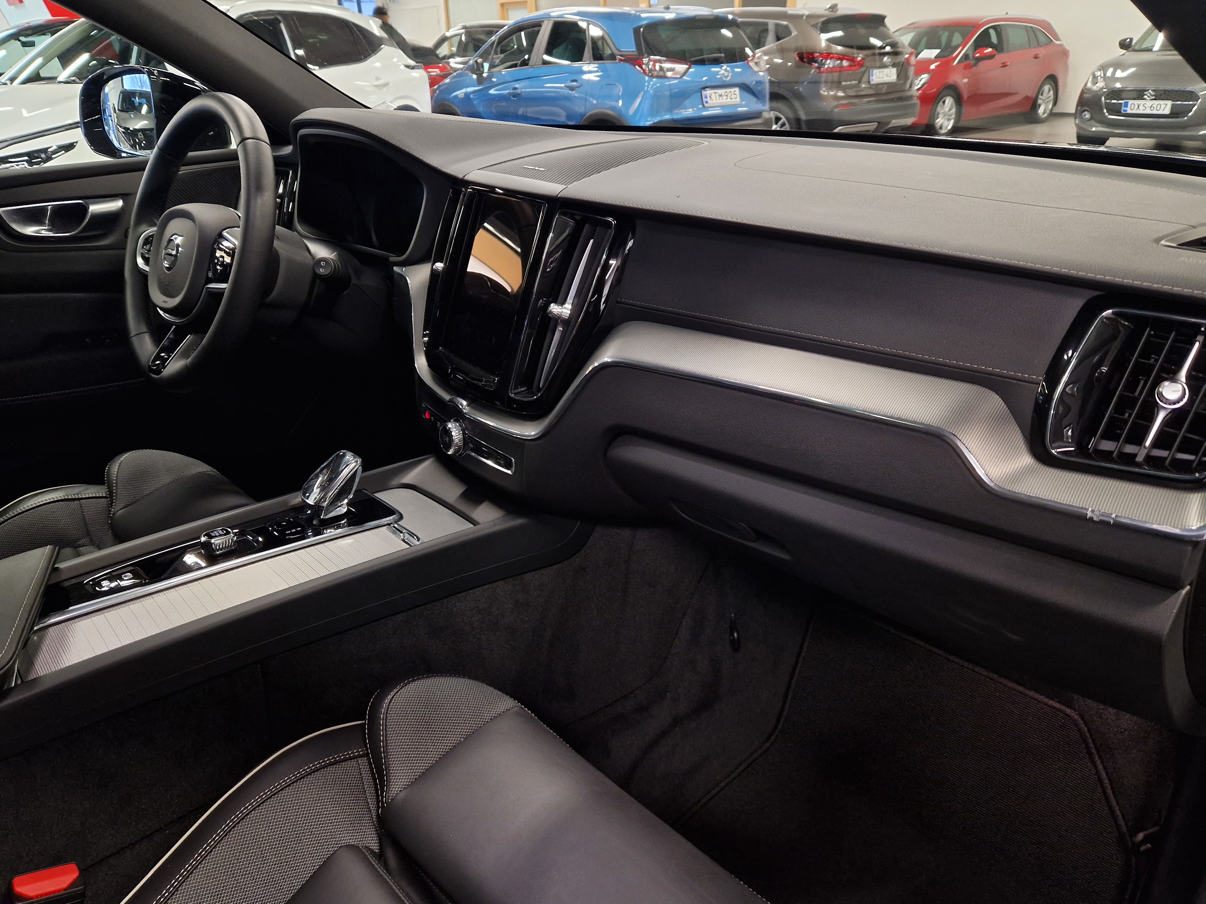 Volvo XC60 T8 AWD LONG RANGE ULTRA DARK TAKUU 24KK/40TKM