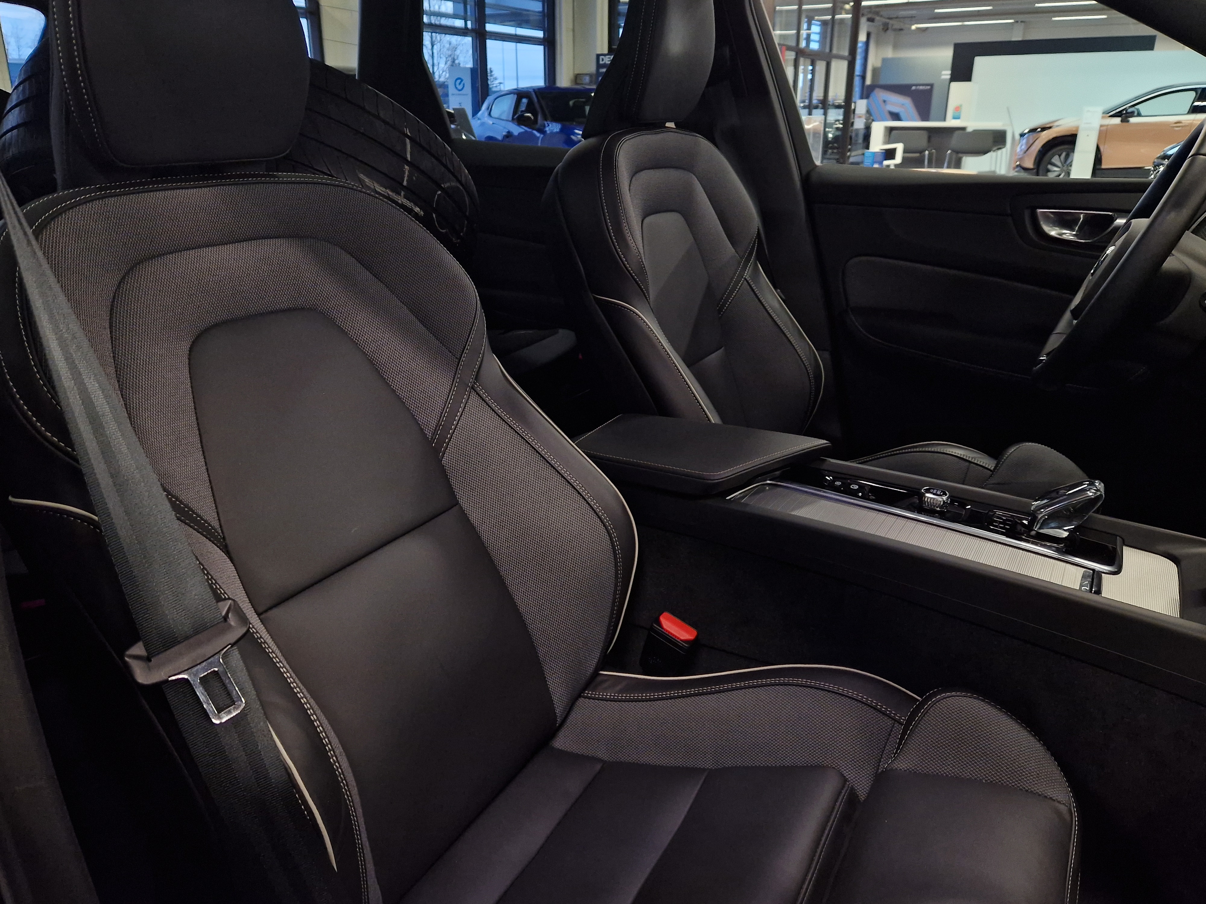 Volvo XC60 T8 AWD LONG RANGE ULTRA DARK TAKUU 24KK/40TKM