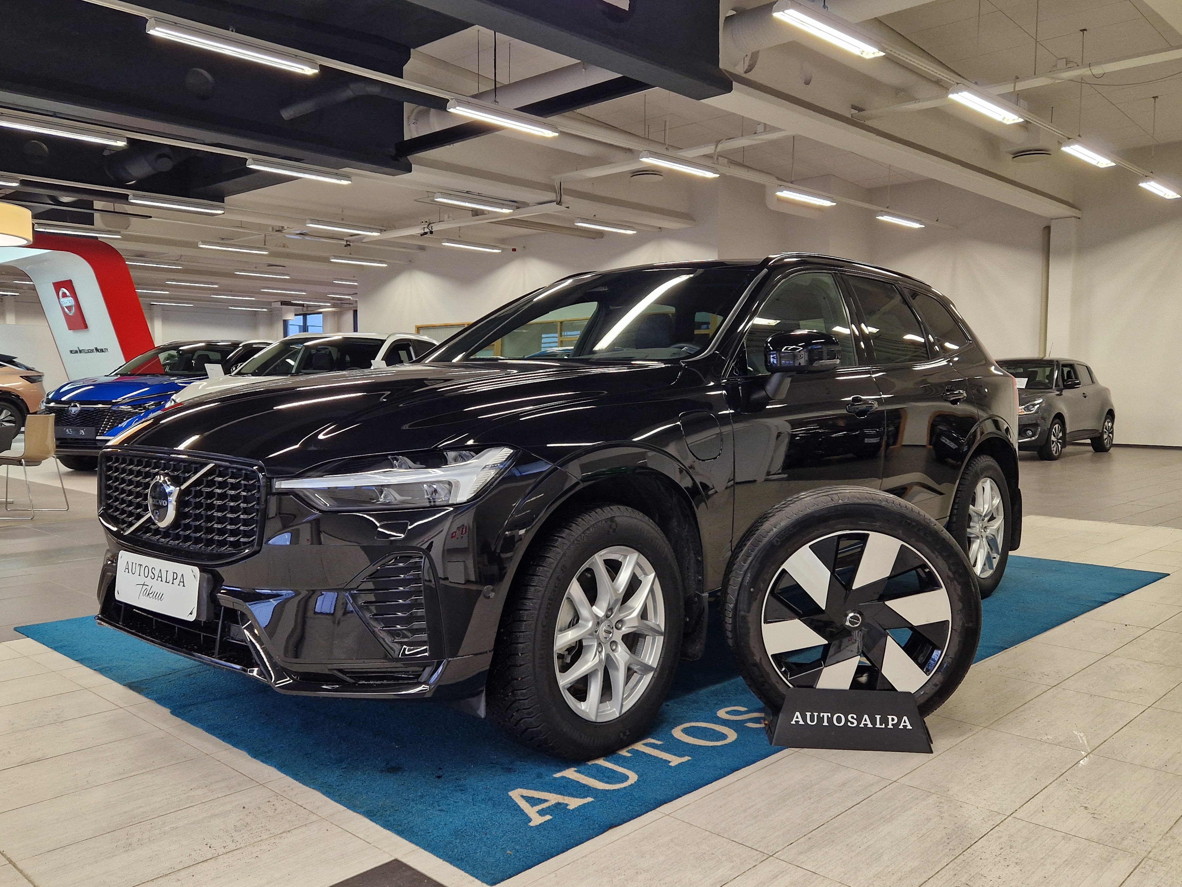 Volvo XC60 T8 AWD LONG RANGE ULTRA DARK TAKUU 24KK/40TKM