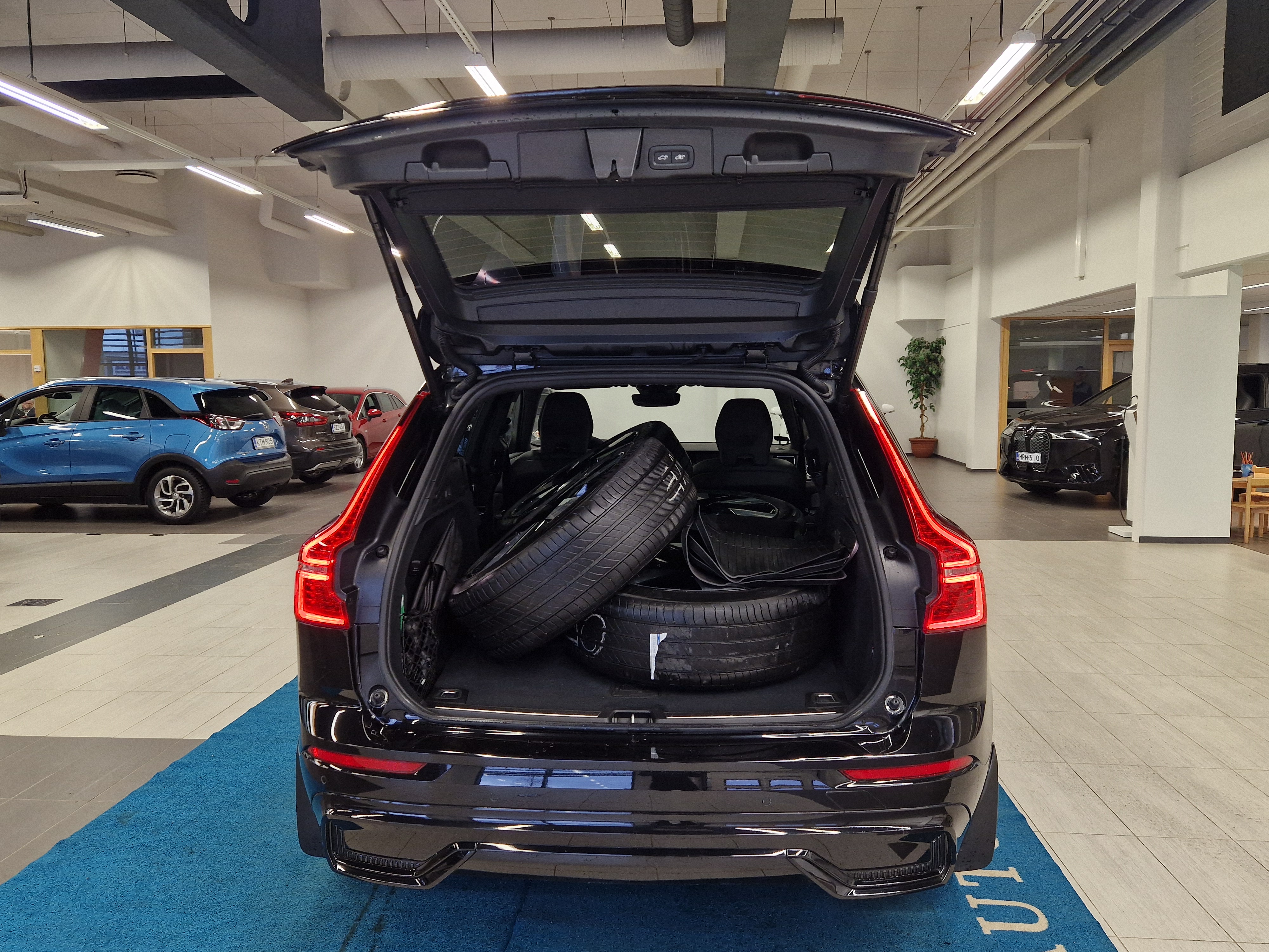 Volvo XC60 T8 AWD LONG RANGE ULTRA DARK TAKUU 24KK/40TKM