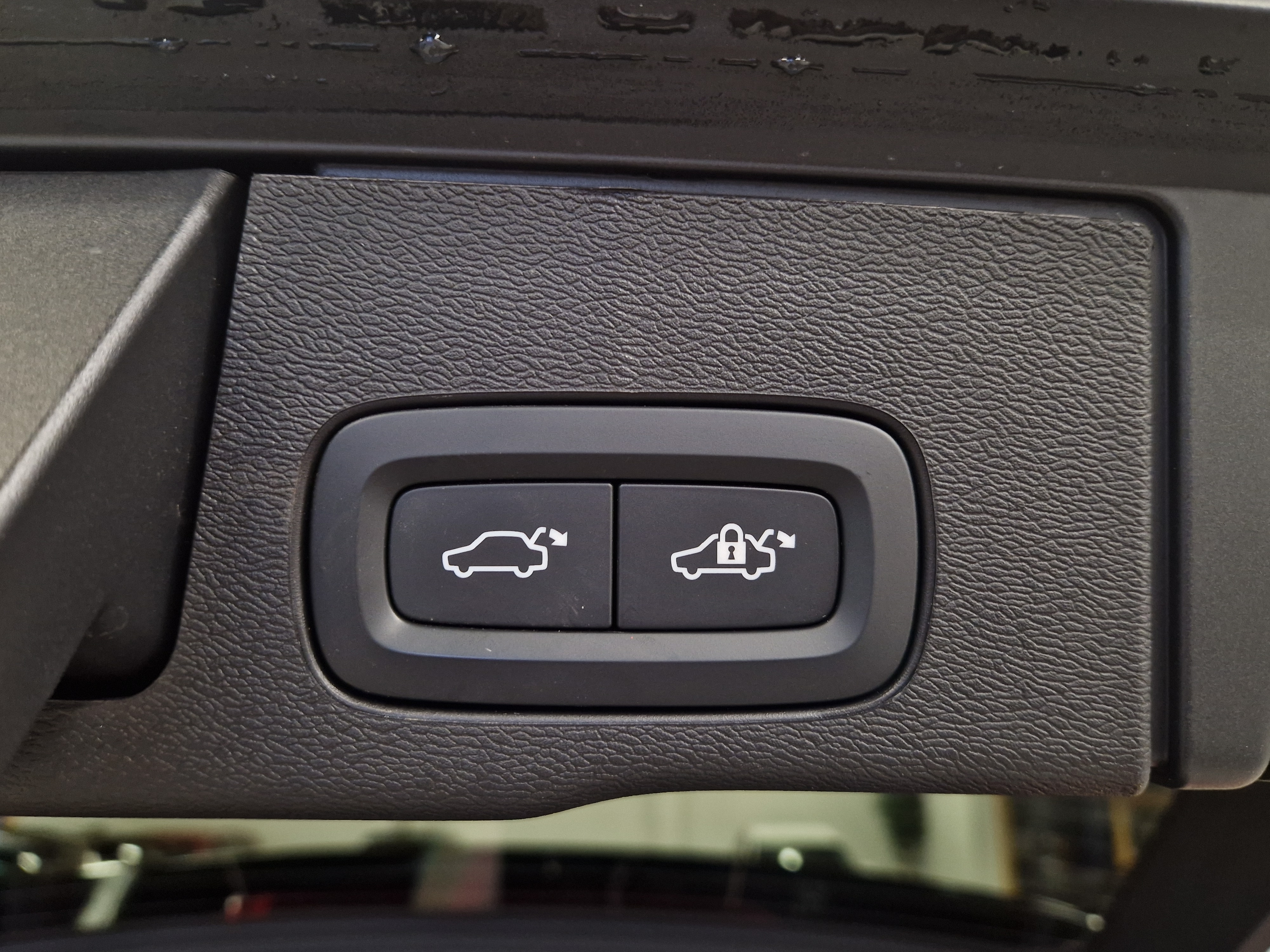 Volvo XC60 T8 AWD LONG RANGE ULTRA DARK TAKUU 24KK/40TKM