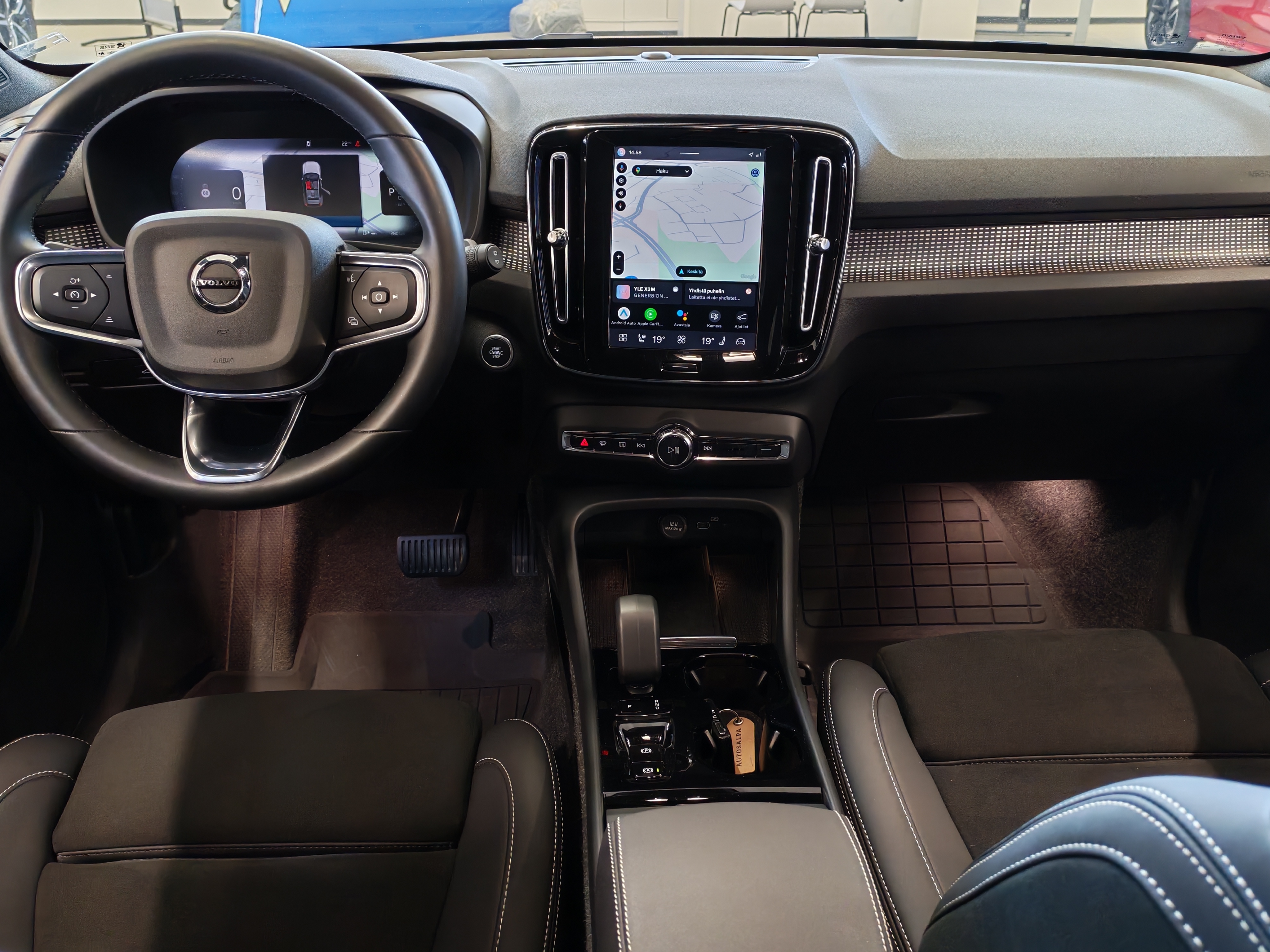 Volvo XC40 2025, kuva 4/20