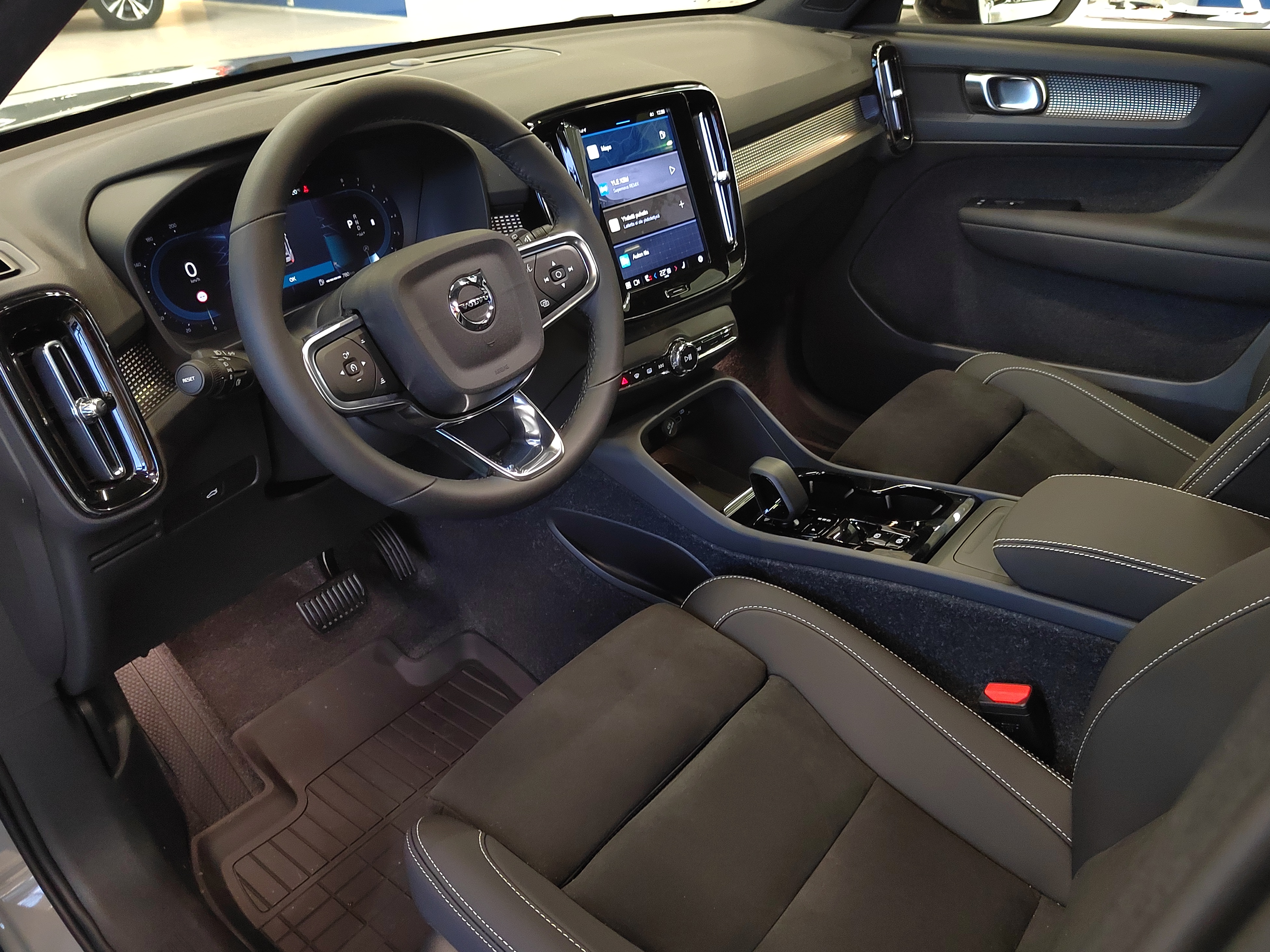 Volvo XC40 B3 MHEV EDITION PLUS DCT AUT. TAKUU 24KK/40TKM.