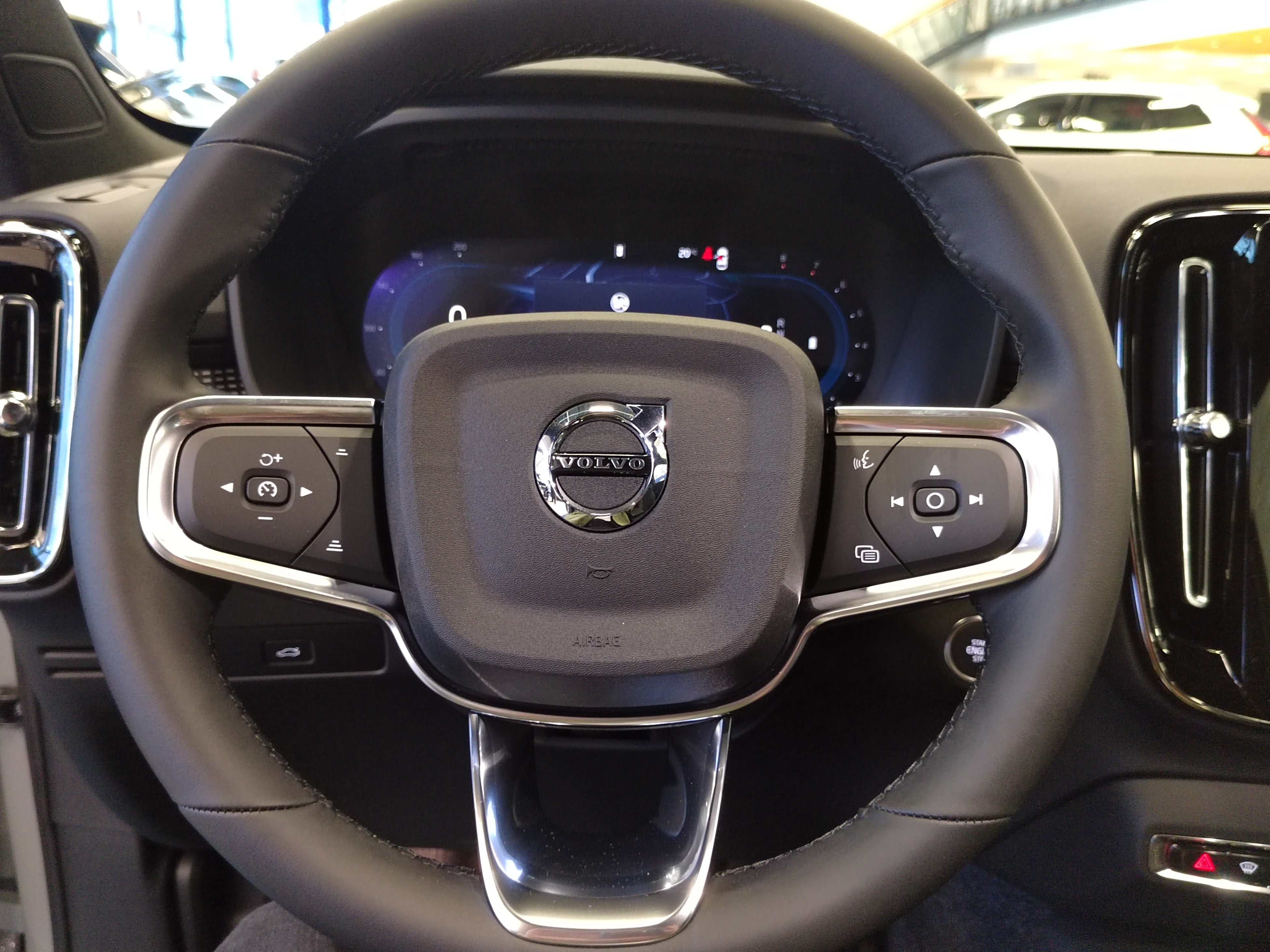 Volvo XC40 B3 MHEV EDITION PLUS DCT AUT. TAKUU 24KK/40TKM.