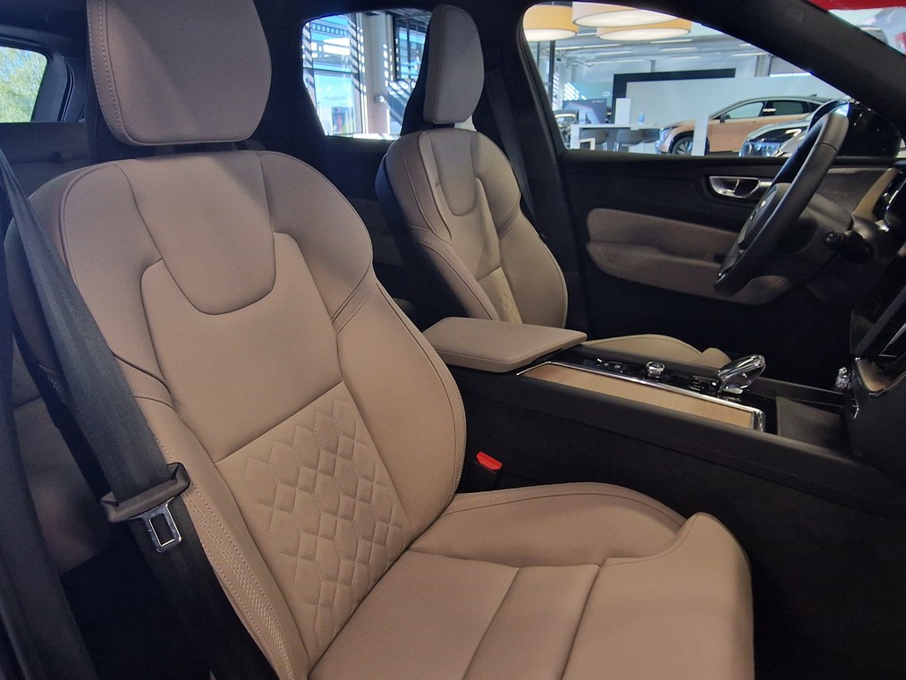 Volvo XC60 T6 AWD LONG RANGE ULTRA DARK