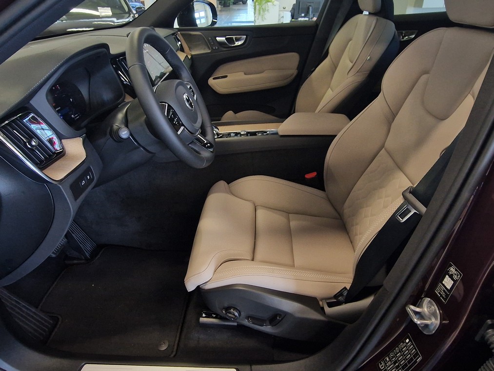 Volvo XC60 T6 AWD LONG RANGE ULTRA DARK