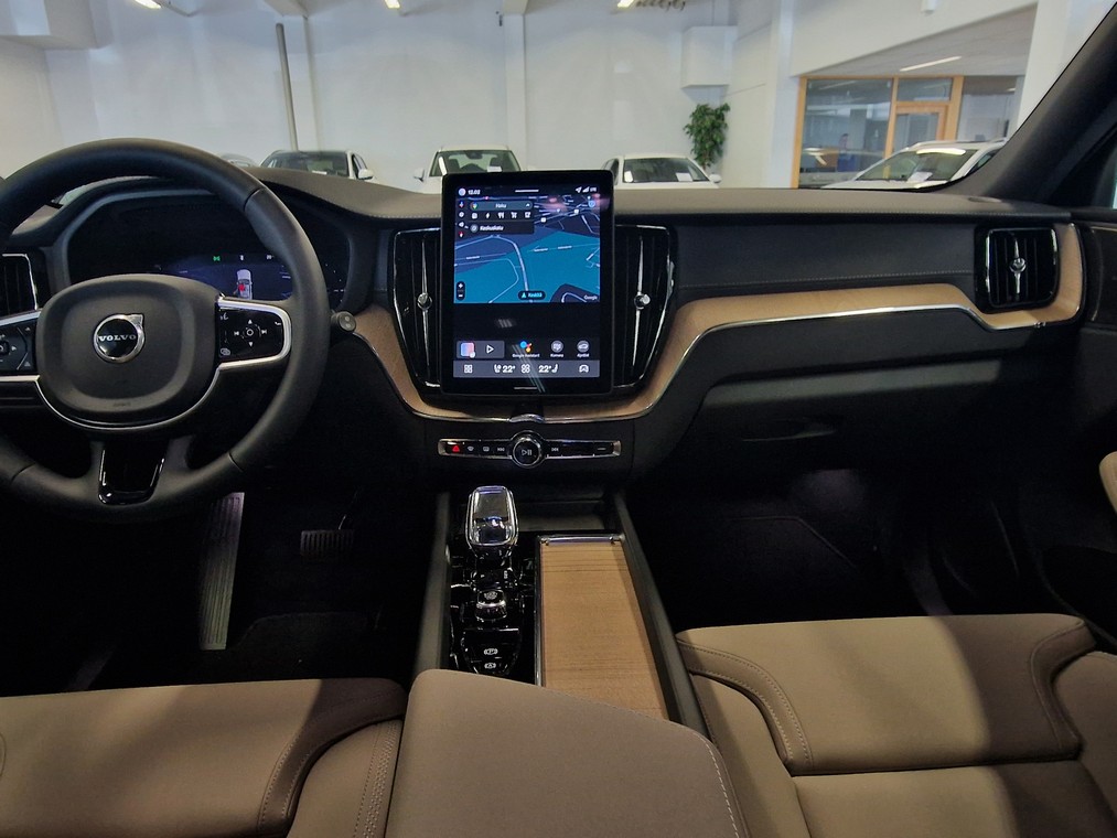 Volvo XC60 T6 AWD LONG RANGE ULTRA DARK