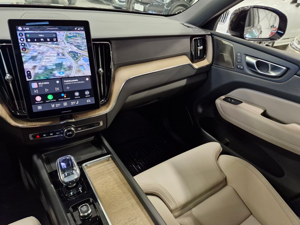 Volvo XC60 T6 AWD LONG RANGE ULTRA DARK.