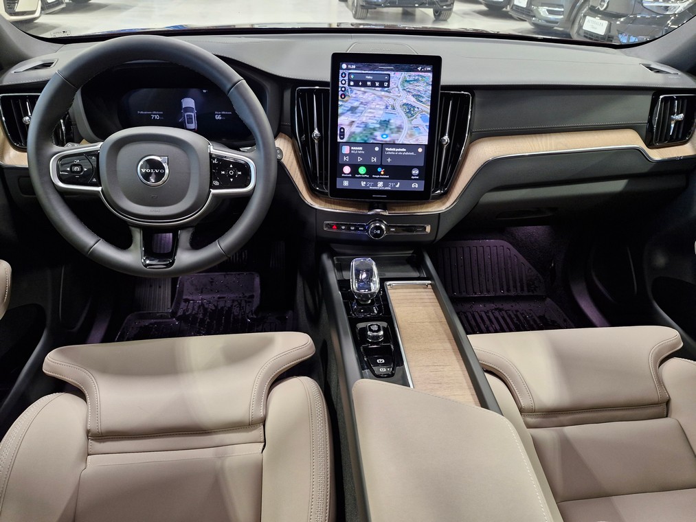 Volvo XC60 T6 AWD LONG RANGE ULTRA DARK.